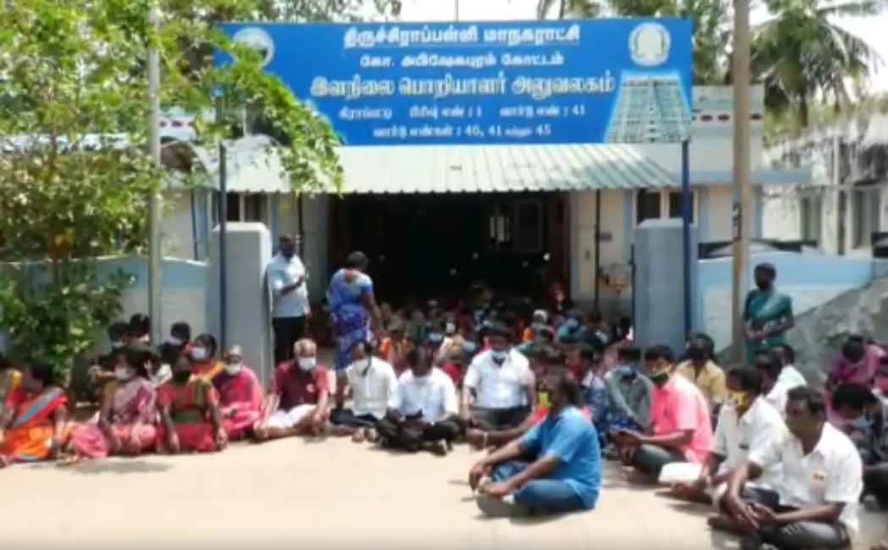 Public involved in the struggle due to lack of officers 