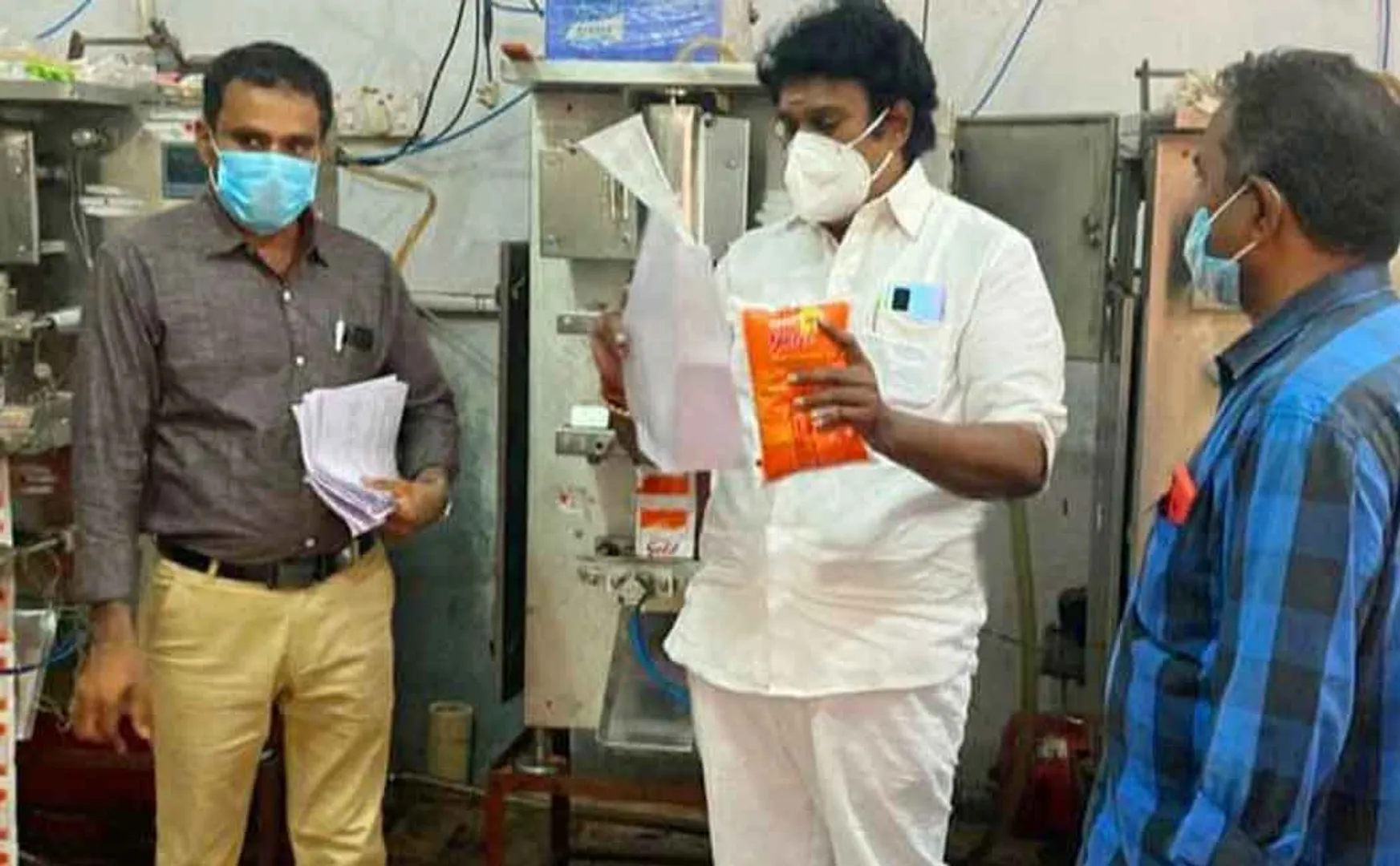 Palm Oil  packed in Gold Winner Oil Cover 