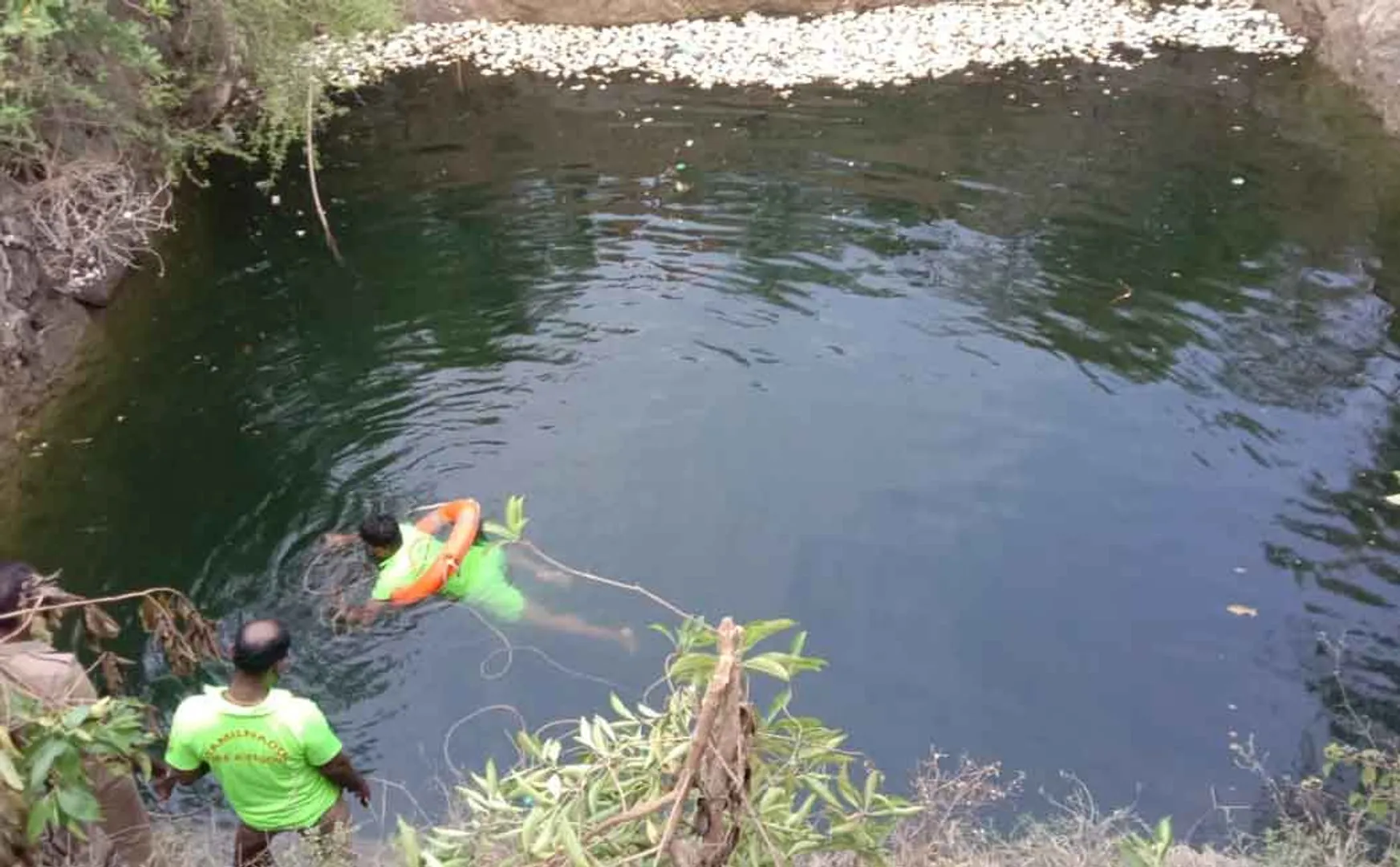 A young man who jumped into a well out of curiosity drowned and died 