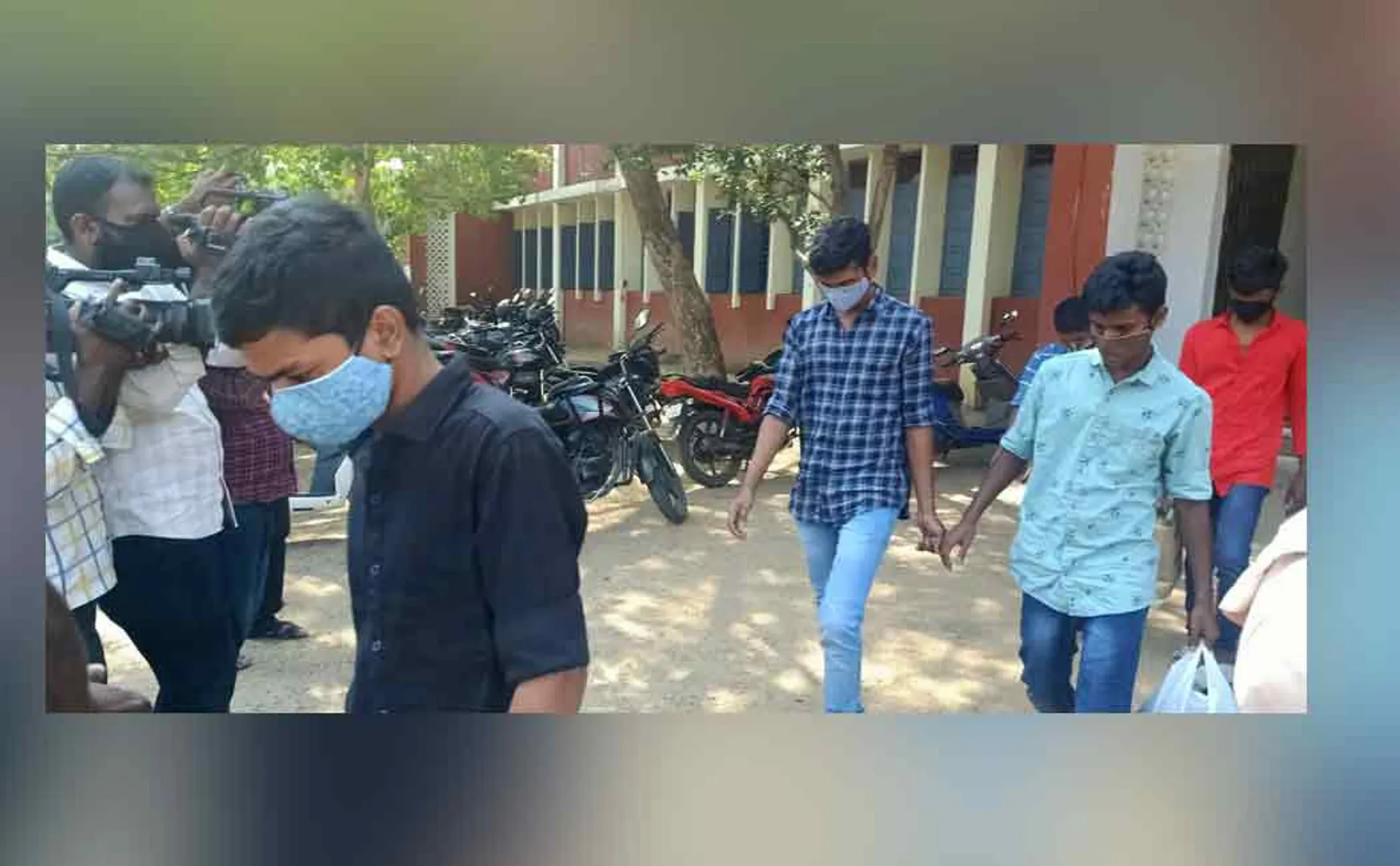 Chengalpattu ADMK member passes away case  6 people surrender in trichy court  