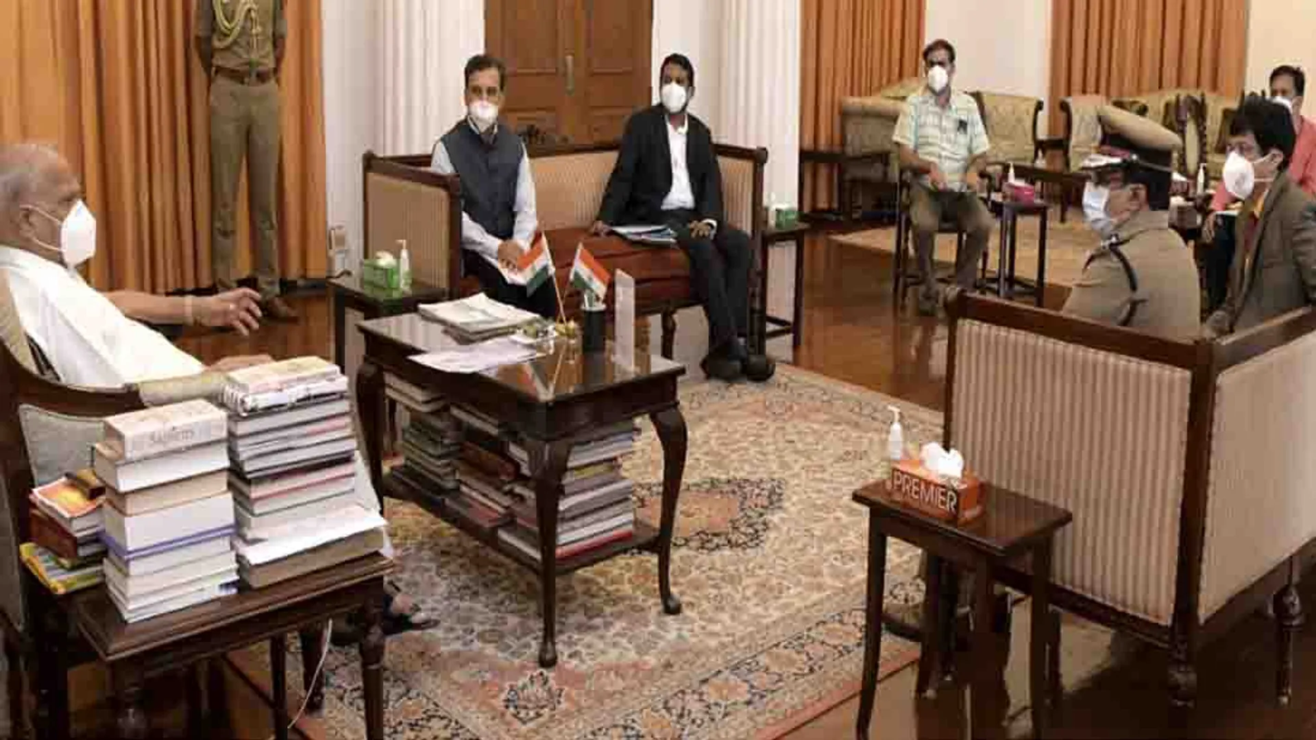 Governor consults with Tamil Nadu high officials!  