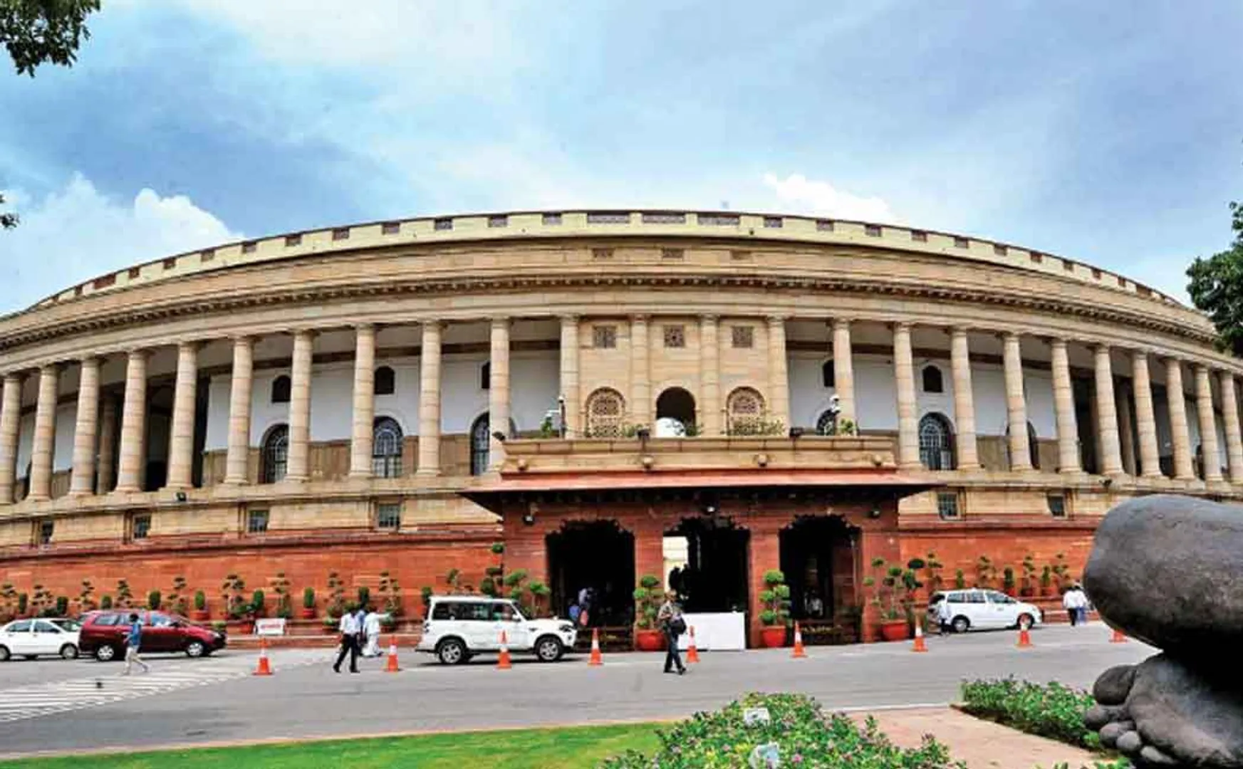 The Health Standing Committee which reported this bad situation in November itself - the unseen Central Government