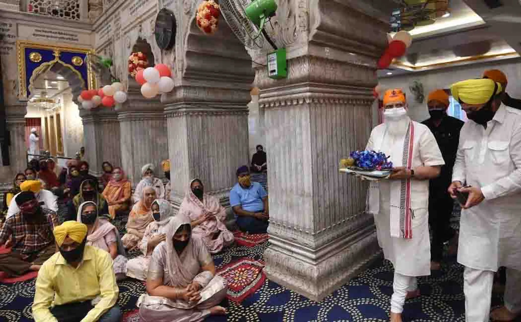 Prime Minister Modi goes to gurudwara without security arrangements! 