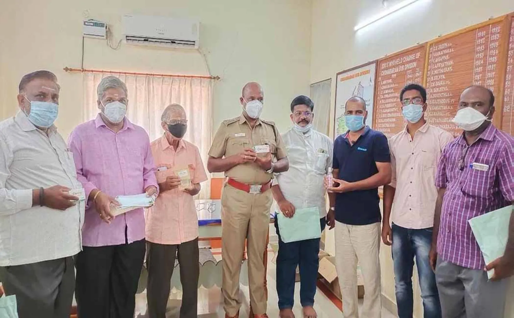 chidambaram police dsp masks, sanitizers provieded 