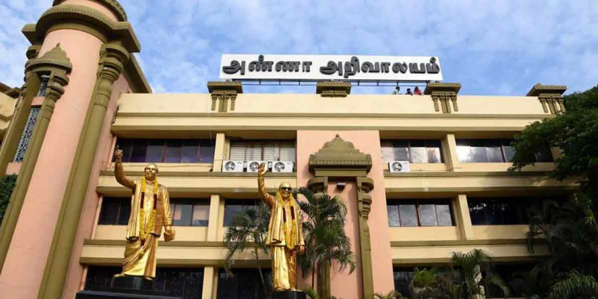 News officials bend DMK VIPs!