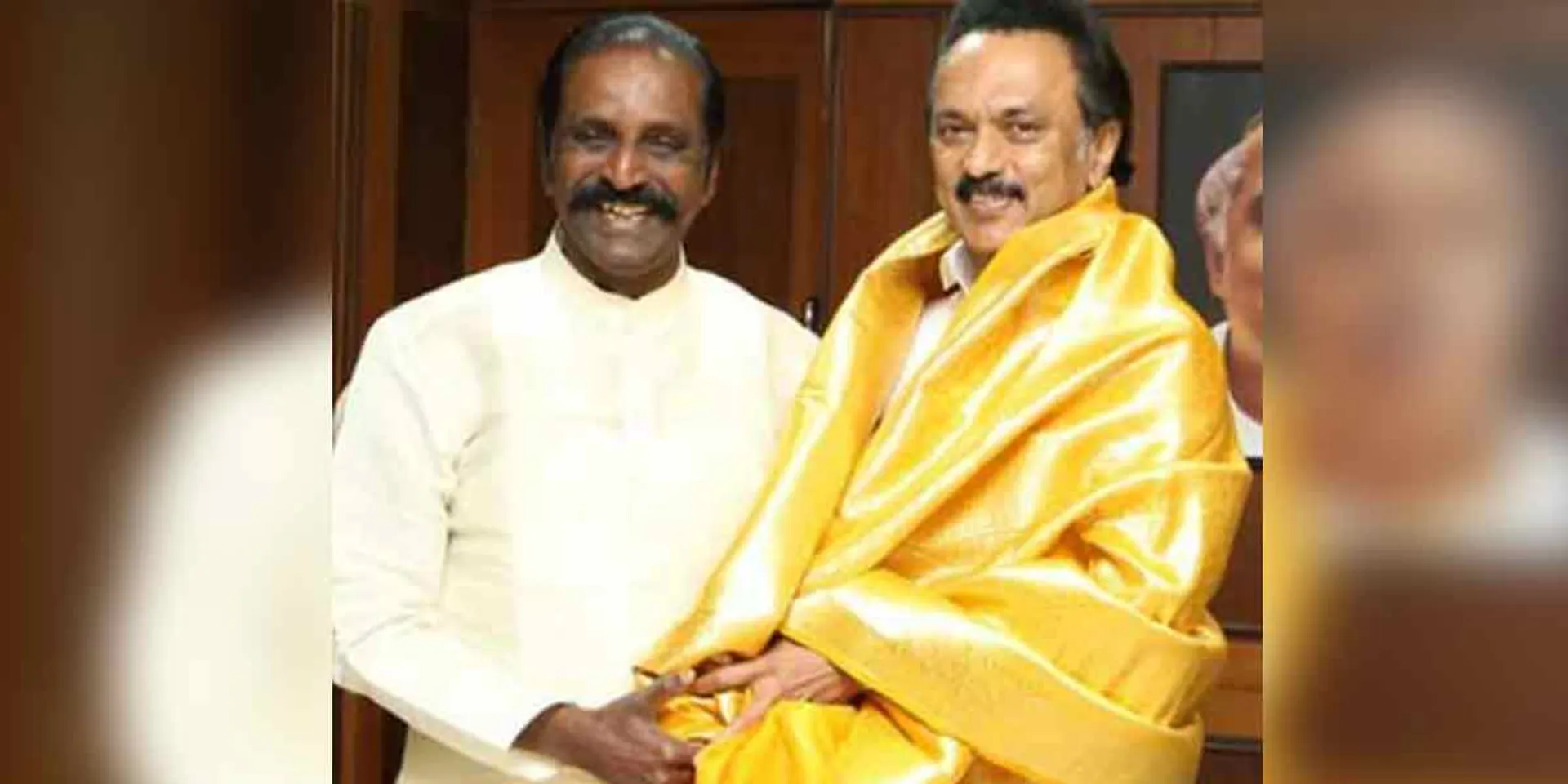 '' kalaingar sits upright and takes off his glasses and wipes his eyes '' - Poet Vairamuthu congratulates Stalin!