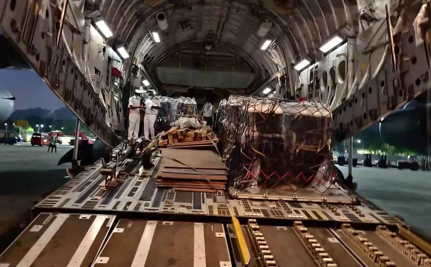 oxygen cylinders arrived chennai airport 