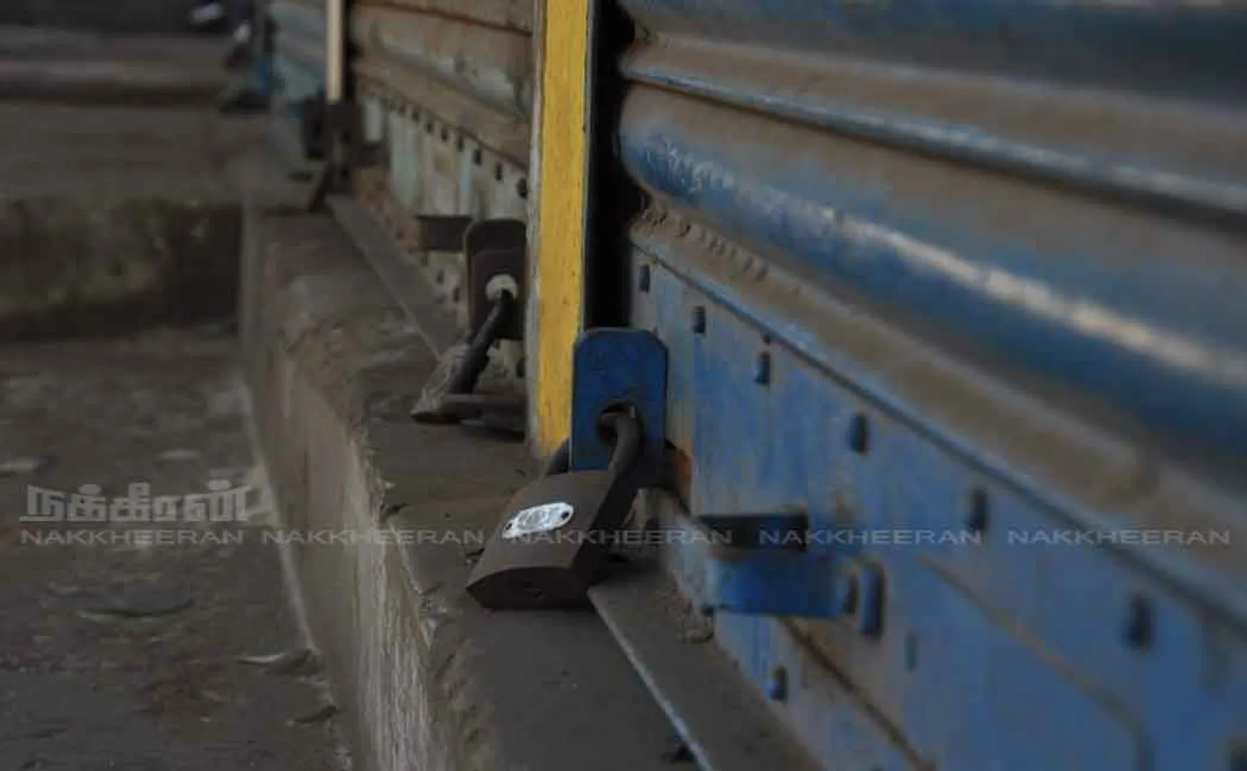 All shops in Puthuppettai completely closed