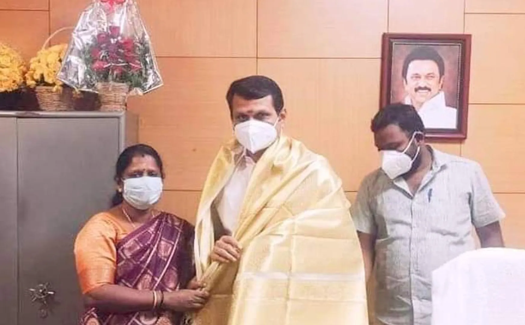 admk leader and former mla join with dmk party 