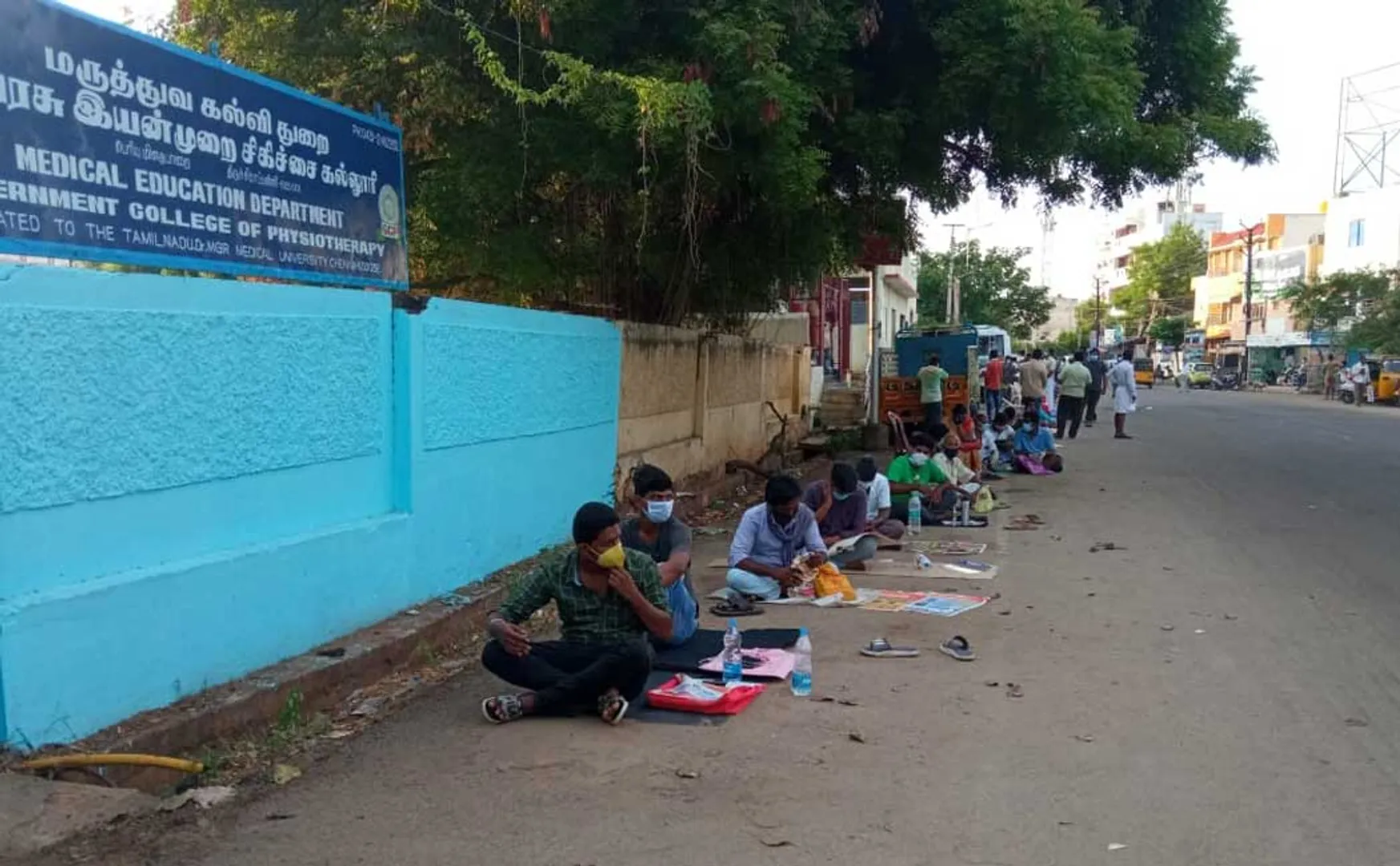 The public gathered to buy Remdeciver medicine ... Announcement that it will be given only to 50 people a day 
