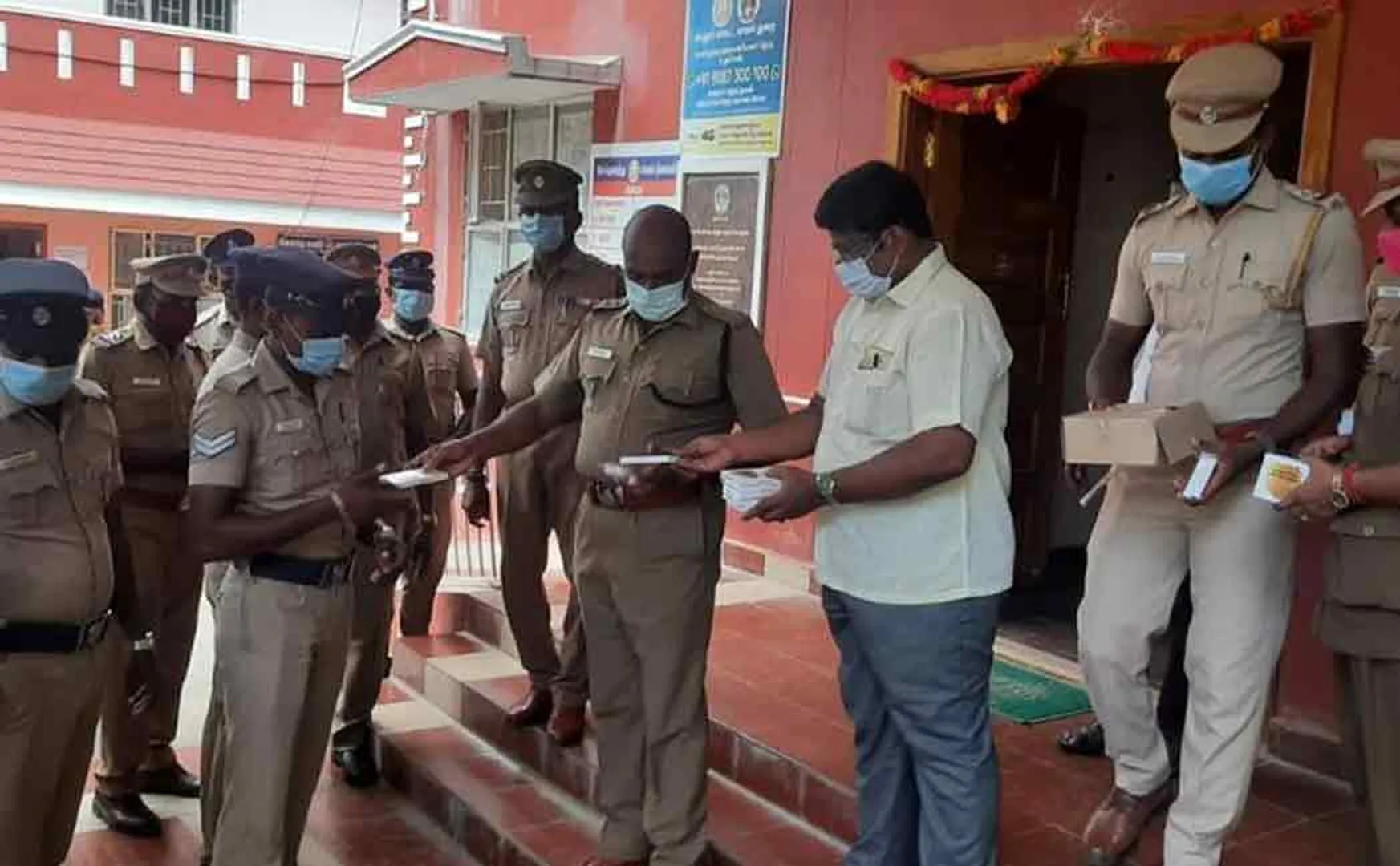 immunization pills  were given to the Police on behalf of the Pharmacists Association