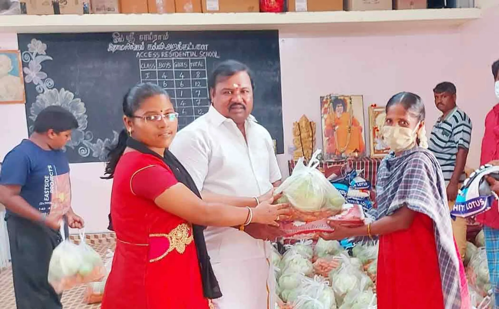 private organisation helps kuravar people in lock down 