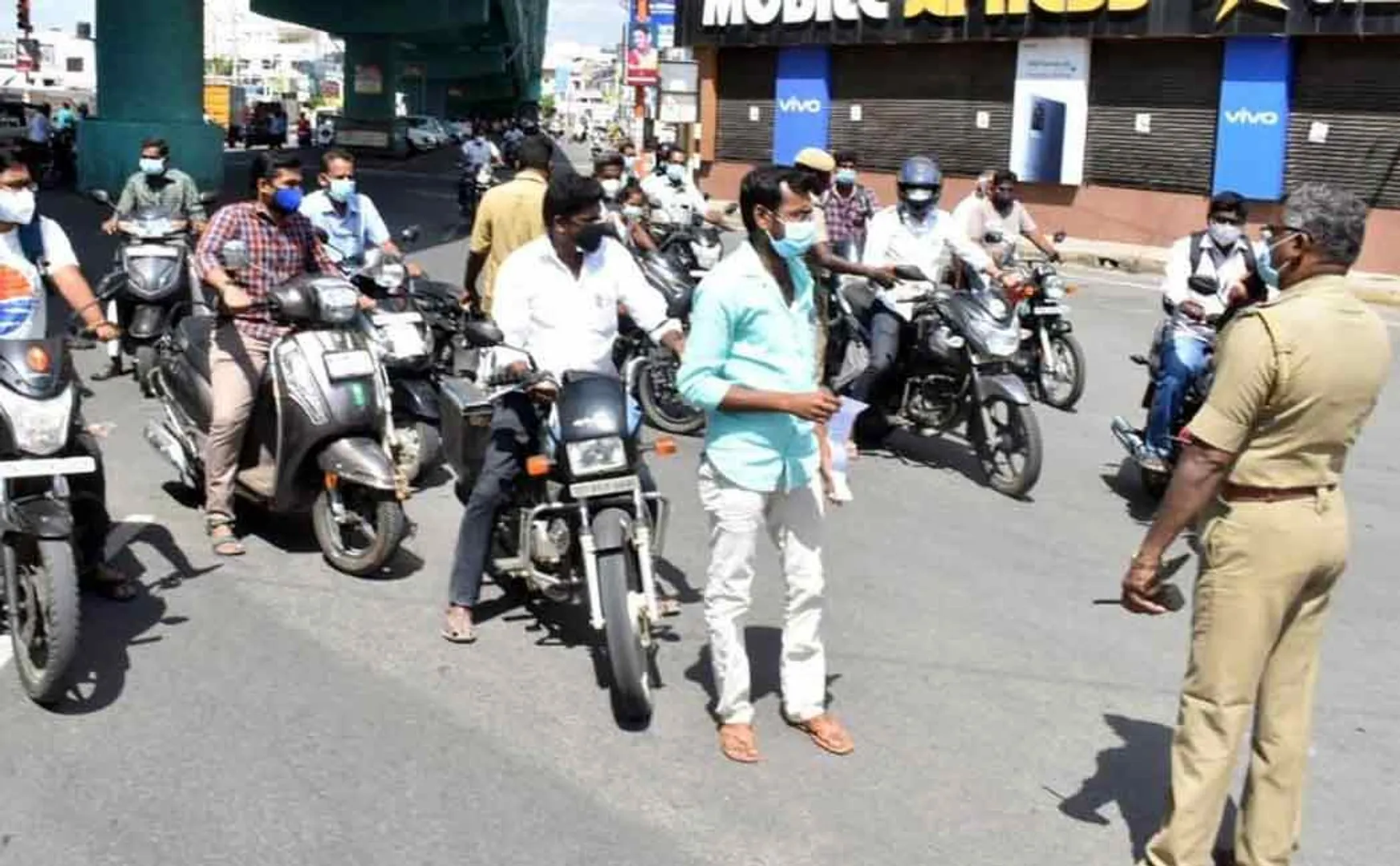 Vehicles confiscated in violation of curfew ..!