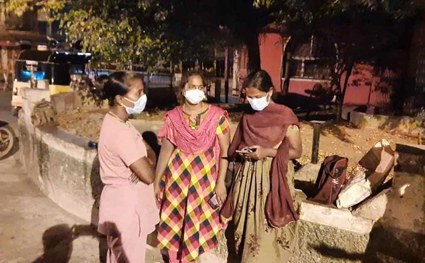Nurses stranded without bus ..! Chidambaram DSP helped ..!