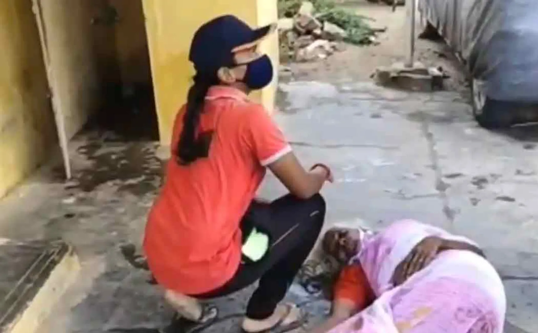 CM MK Stalin Congrats the young woman who helped old lady in salem 