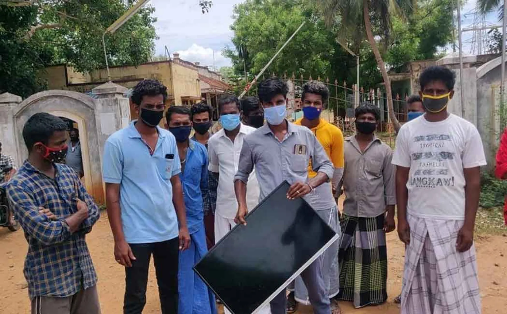 Low electrical pressure; The youths who besieged the electricity office