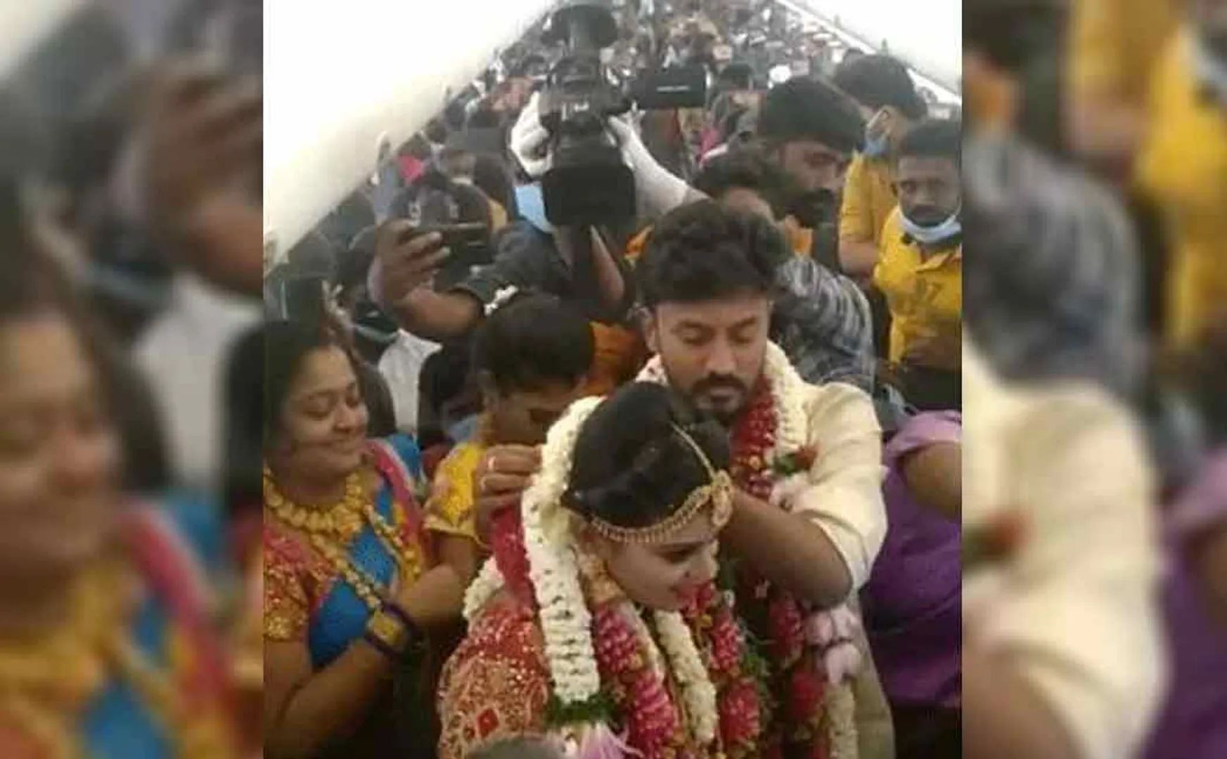 Madurai couple got married on Airplane 
