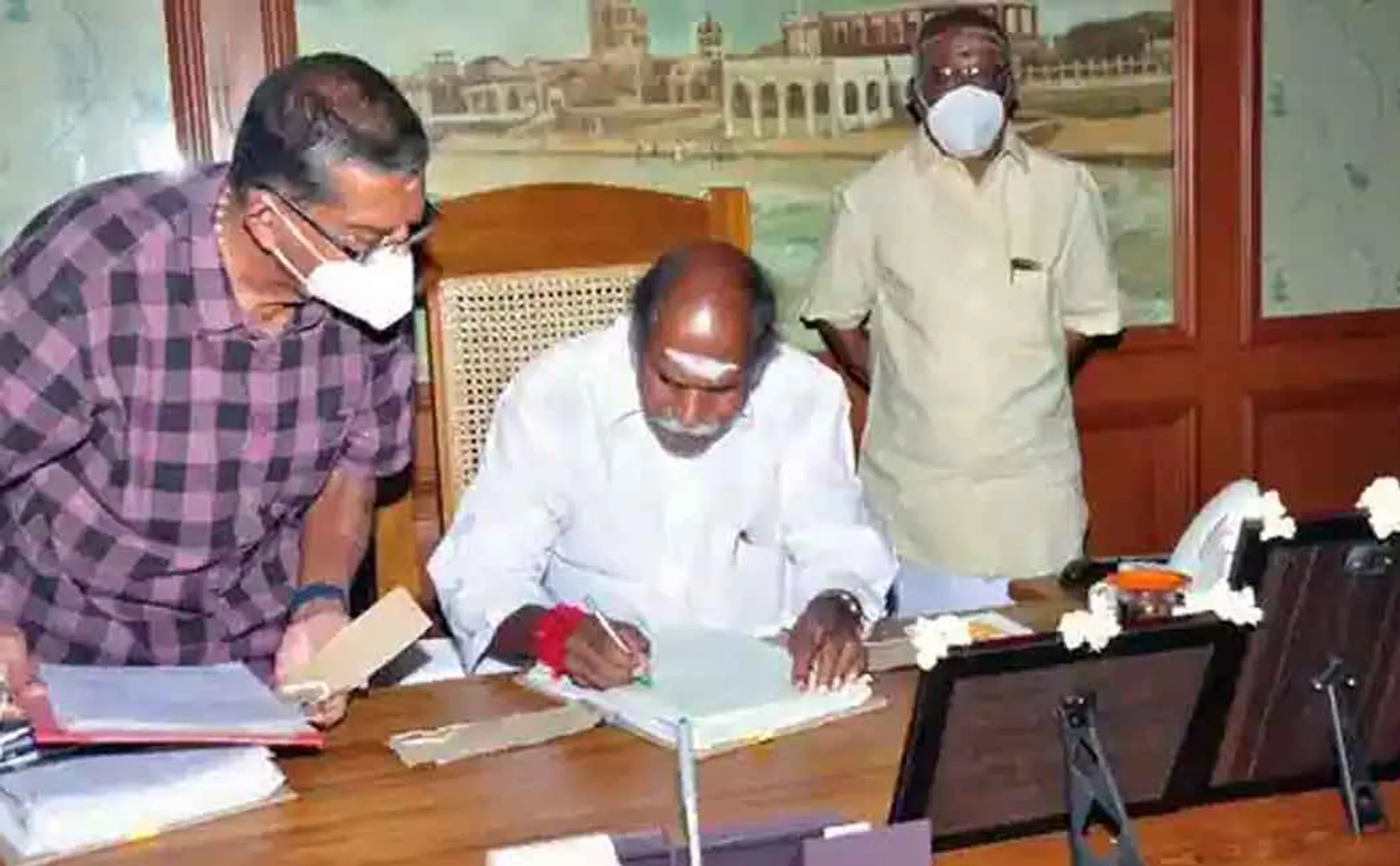 three thousand corona relief fund soon given to all ration card holders, cm announced