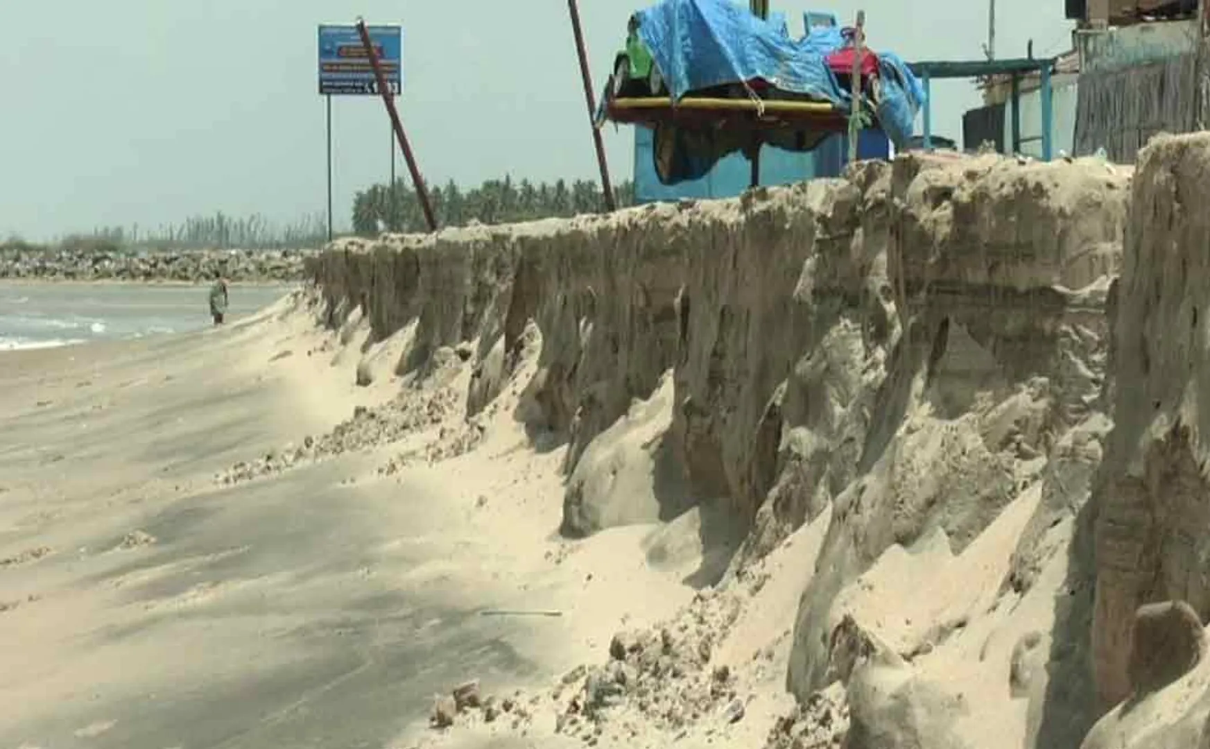 Continued erosion in the coastal area; People in Velankanni area in panic ..!