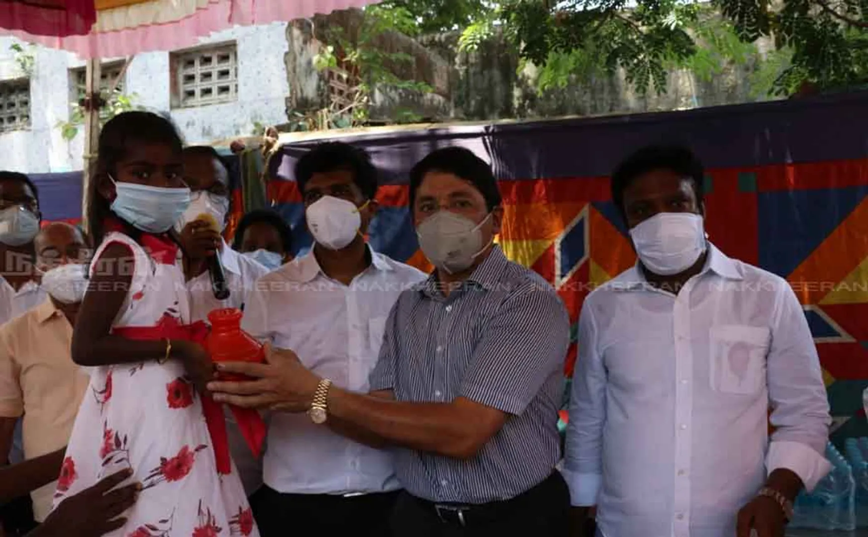 The MP who provided food to the poor and simple people