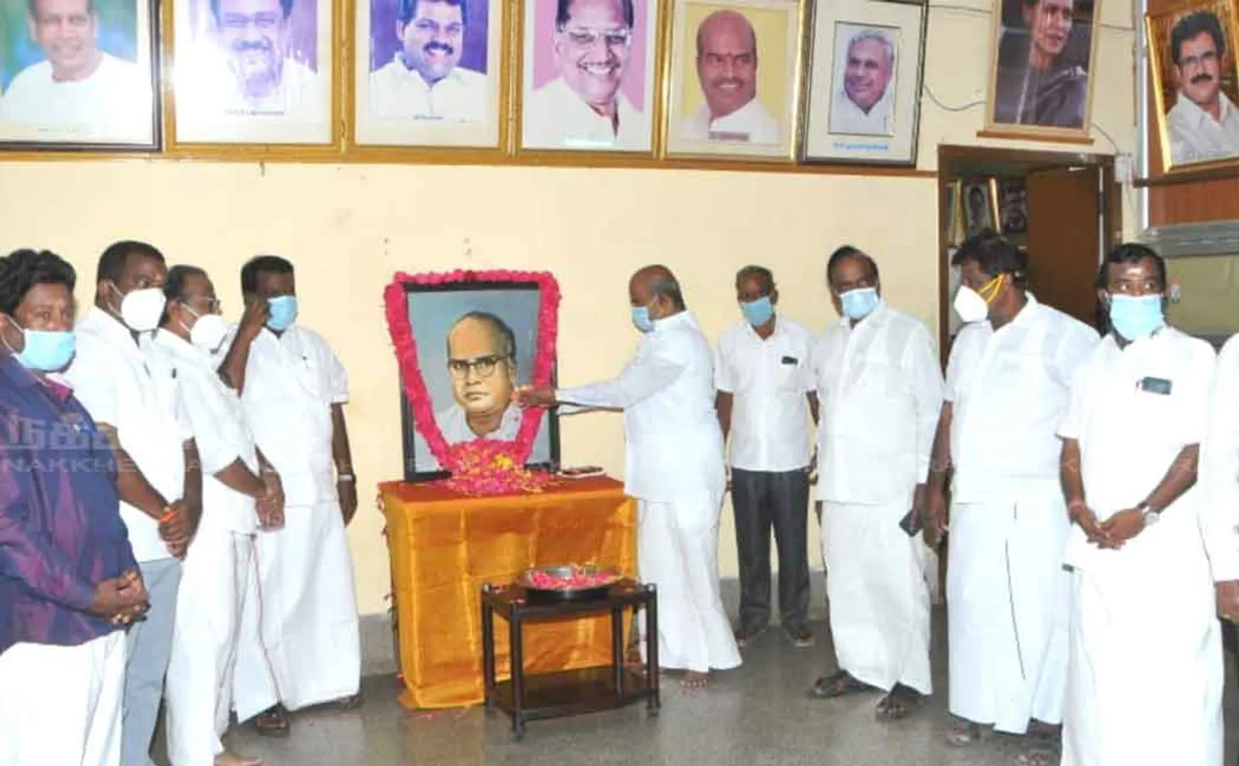 Birthday of former Congress president; Flower sprinkle courtesy