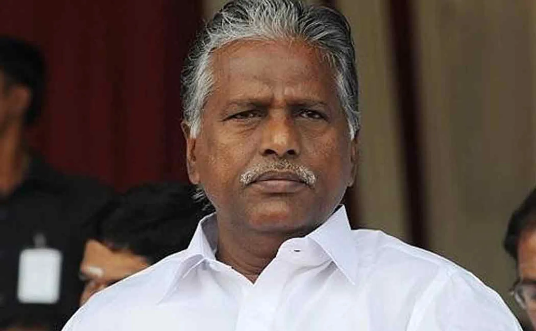 There is no relationship between sasikala and admk kp munusamy 