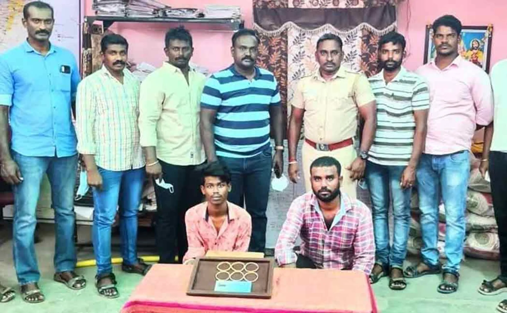Cannabis sale in e-pass car .. serial theft gang caught ..!