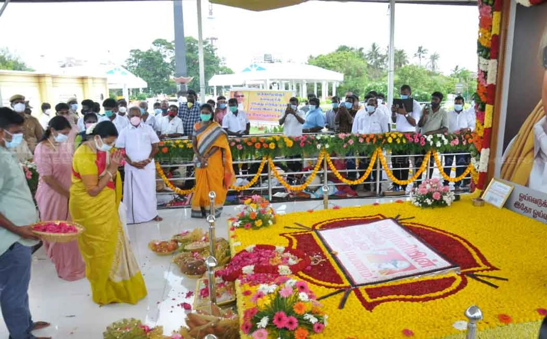 Durga Stalin paying floral tributes at the kalaignar memorial