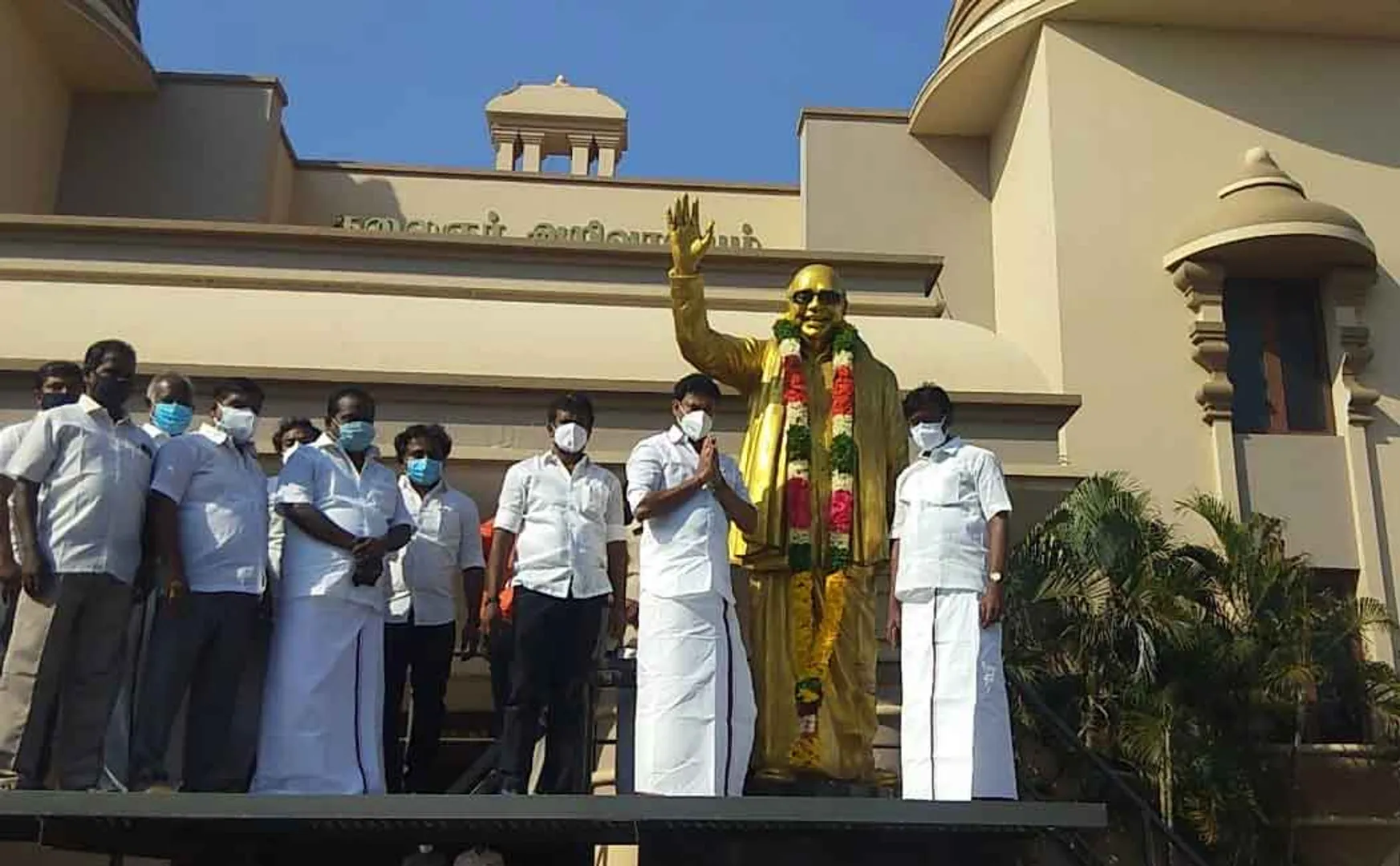 Minister pays homage to Karunanidhi's statue by wearing garland