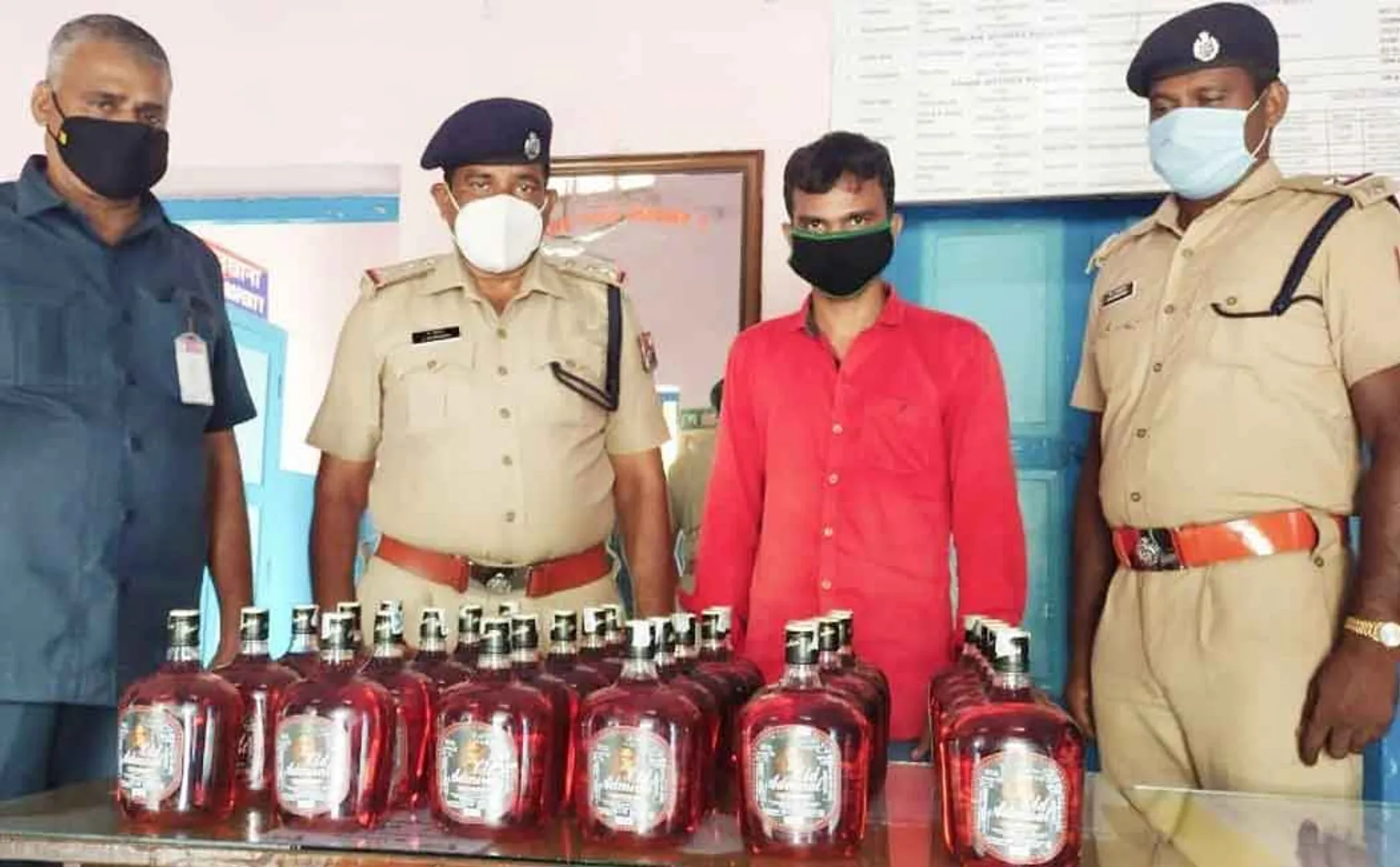 Bottles of wine smuggled on the train; Police seize 