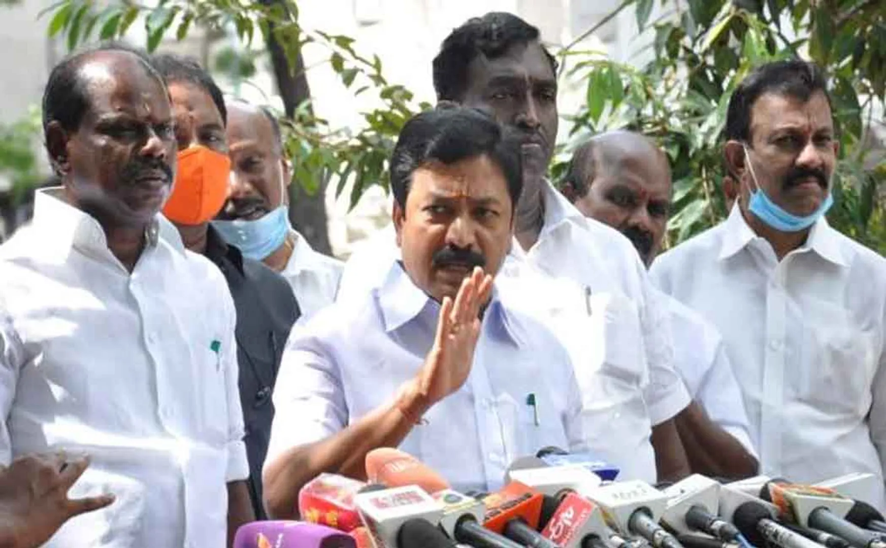 "Sasikala, Dinakaran gang is the reason for all this" -CV Shanmugam is furious 