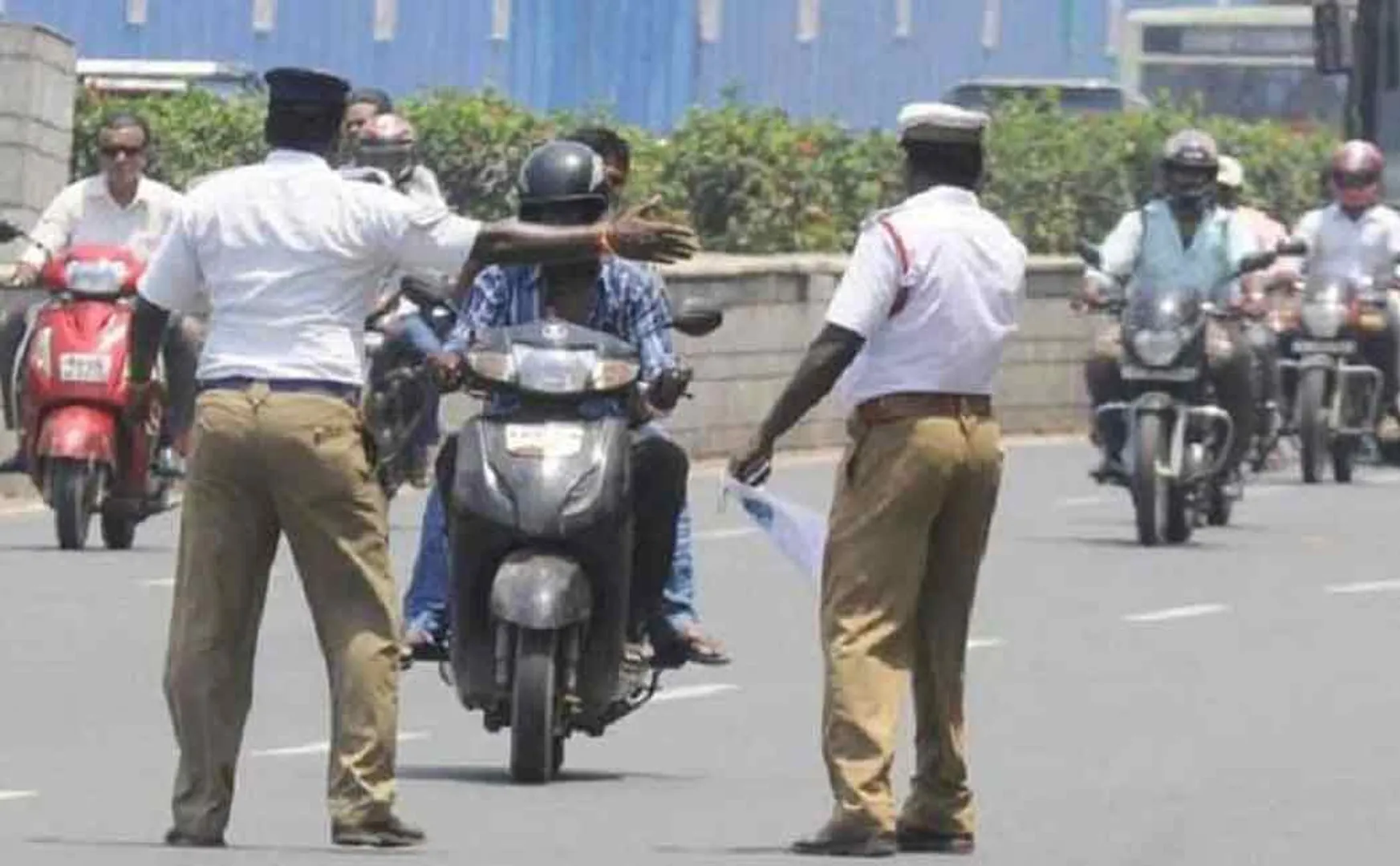 Continuing clashes between police motorists ..!