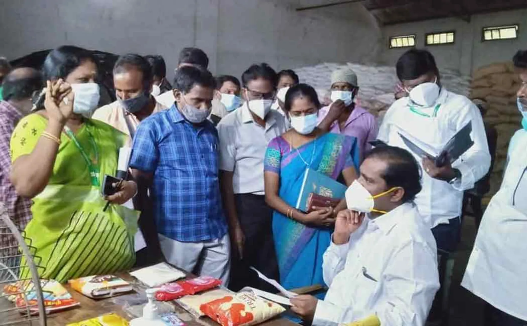 Complain that low quality rice is being served! Velmurugan MLA's surprise inspection!