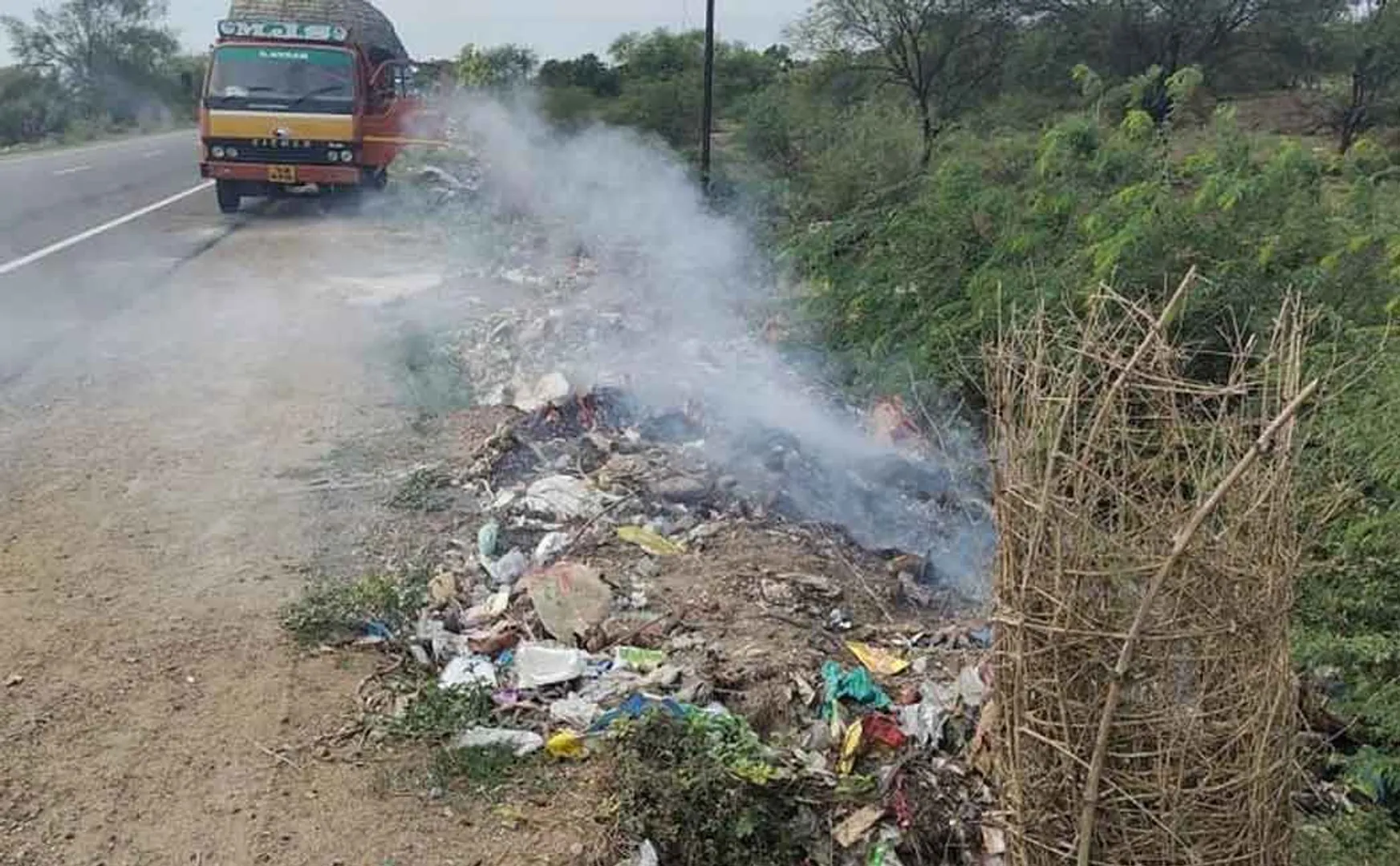 Garbage and medical waste dumped in the open ... Pollution Control Board Warning 