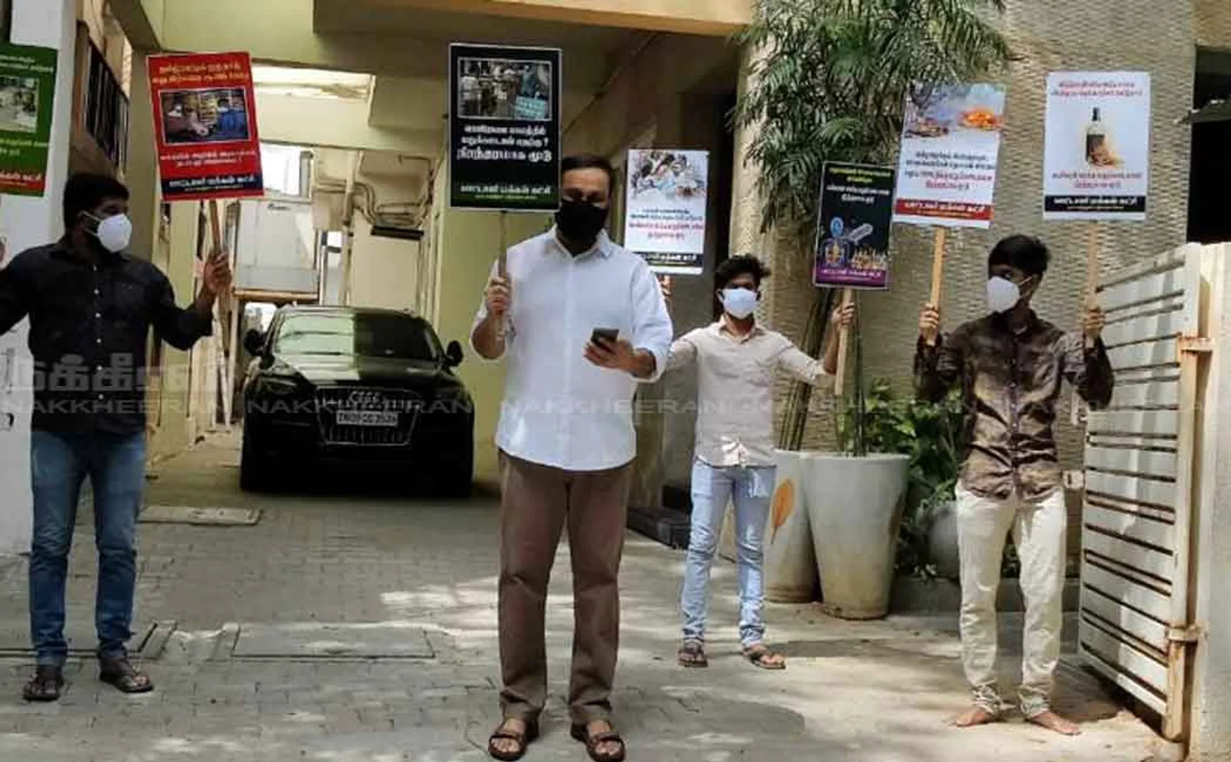 Anbumani Ramadas protests against the opening of liquor stores 