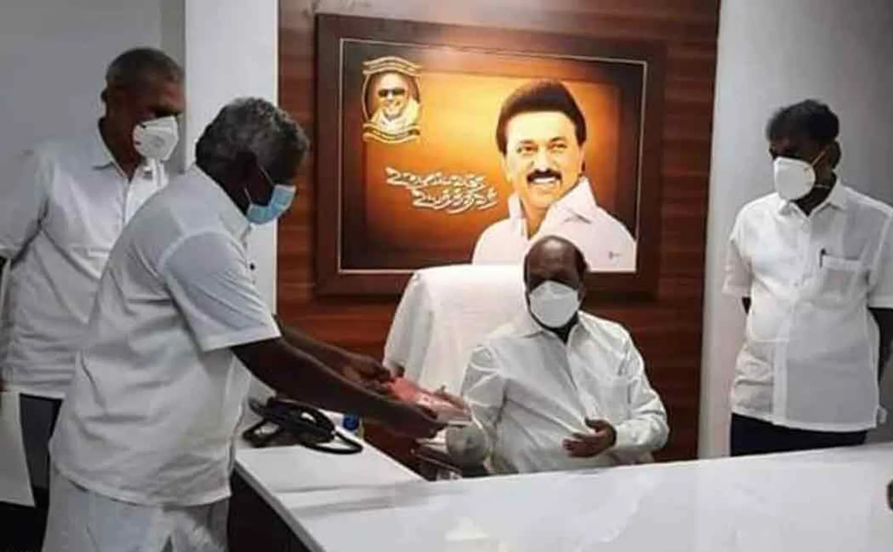 Did the ministers insult the Communist MLA ..!