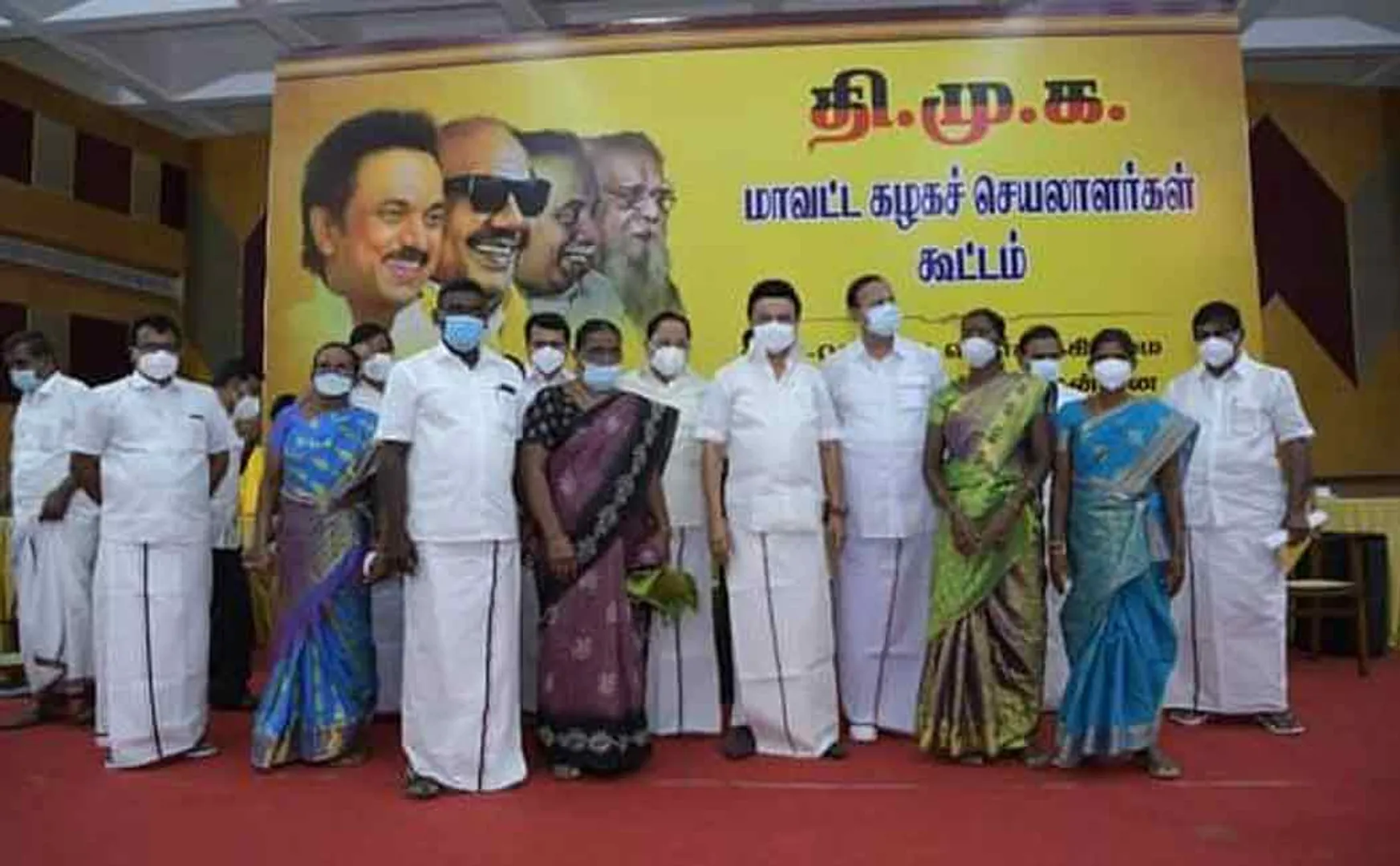 The incident where ADMK councilors joined hands with DMK has caused a great stir in Karur ..!