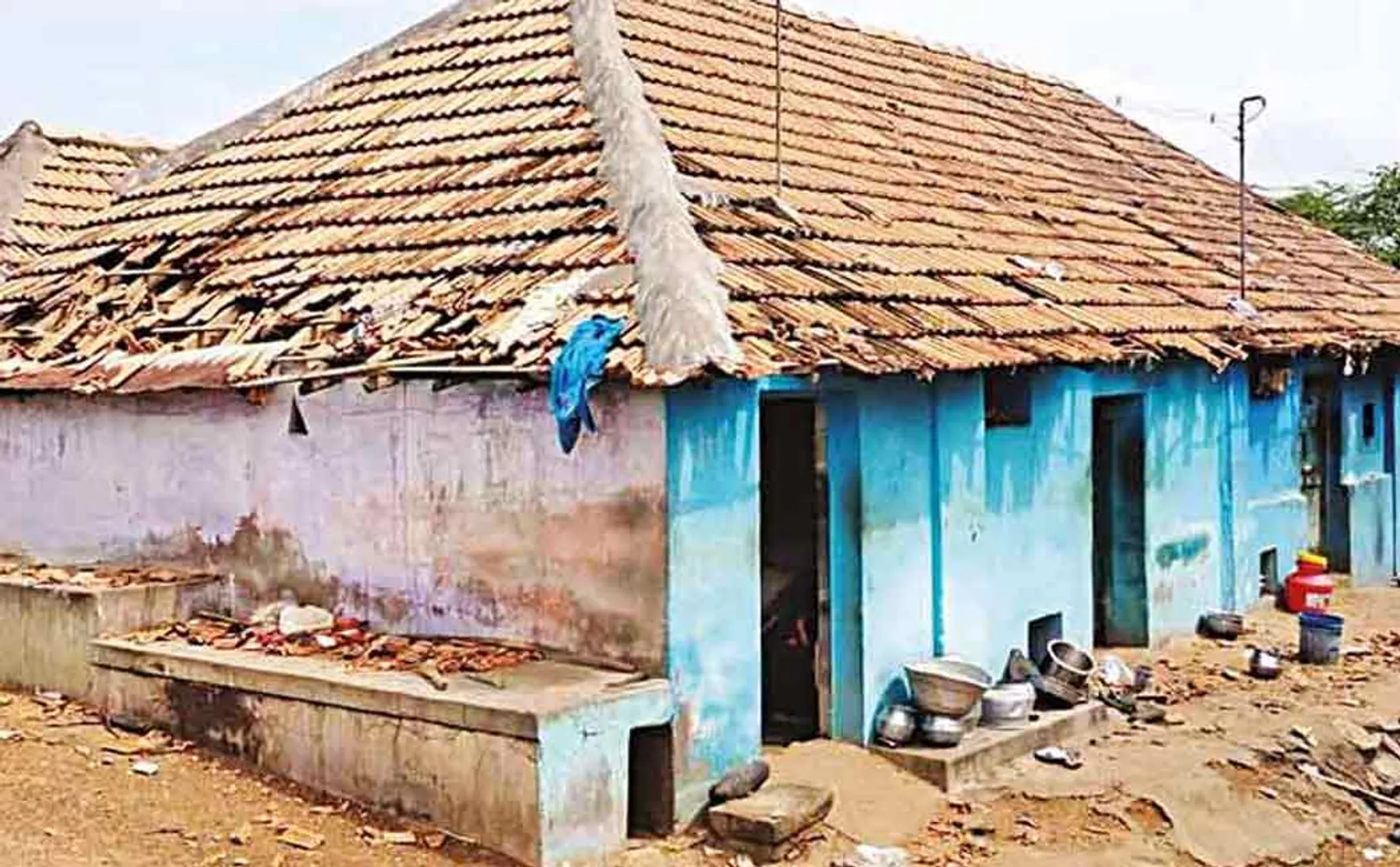 Banner Dispute; Homes looted ..!