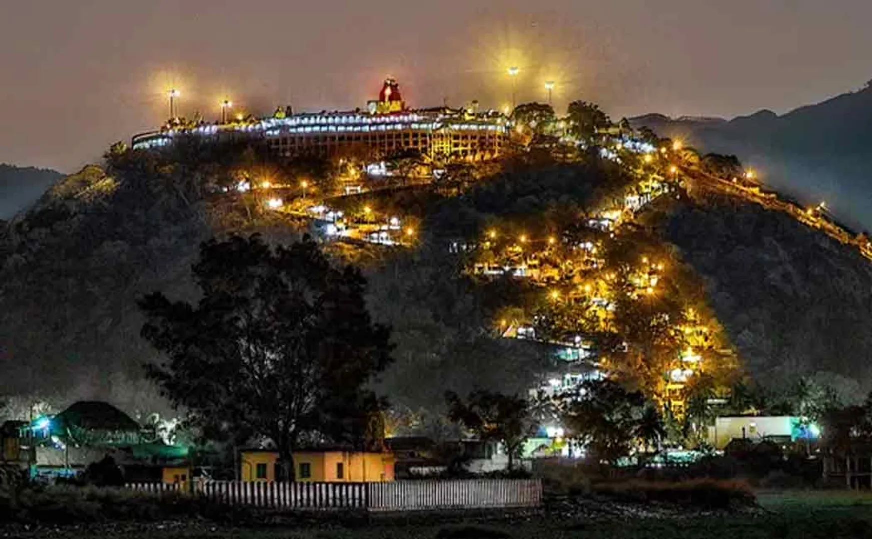 Palani Paladandayuthapani temple land; The case from the Queen of England to the tenants ..!