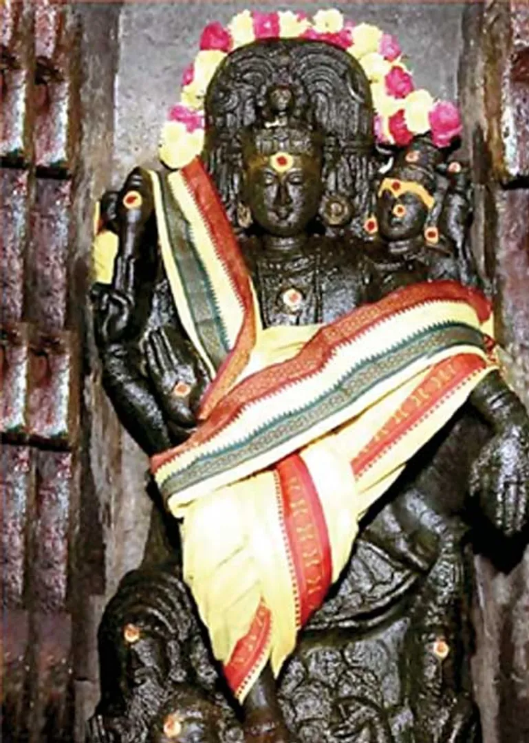 /idhalgal/balajothidam/tampathya-datsinamoorthy-who-gives-home-harmony-vijayalakshmi-subramaniam