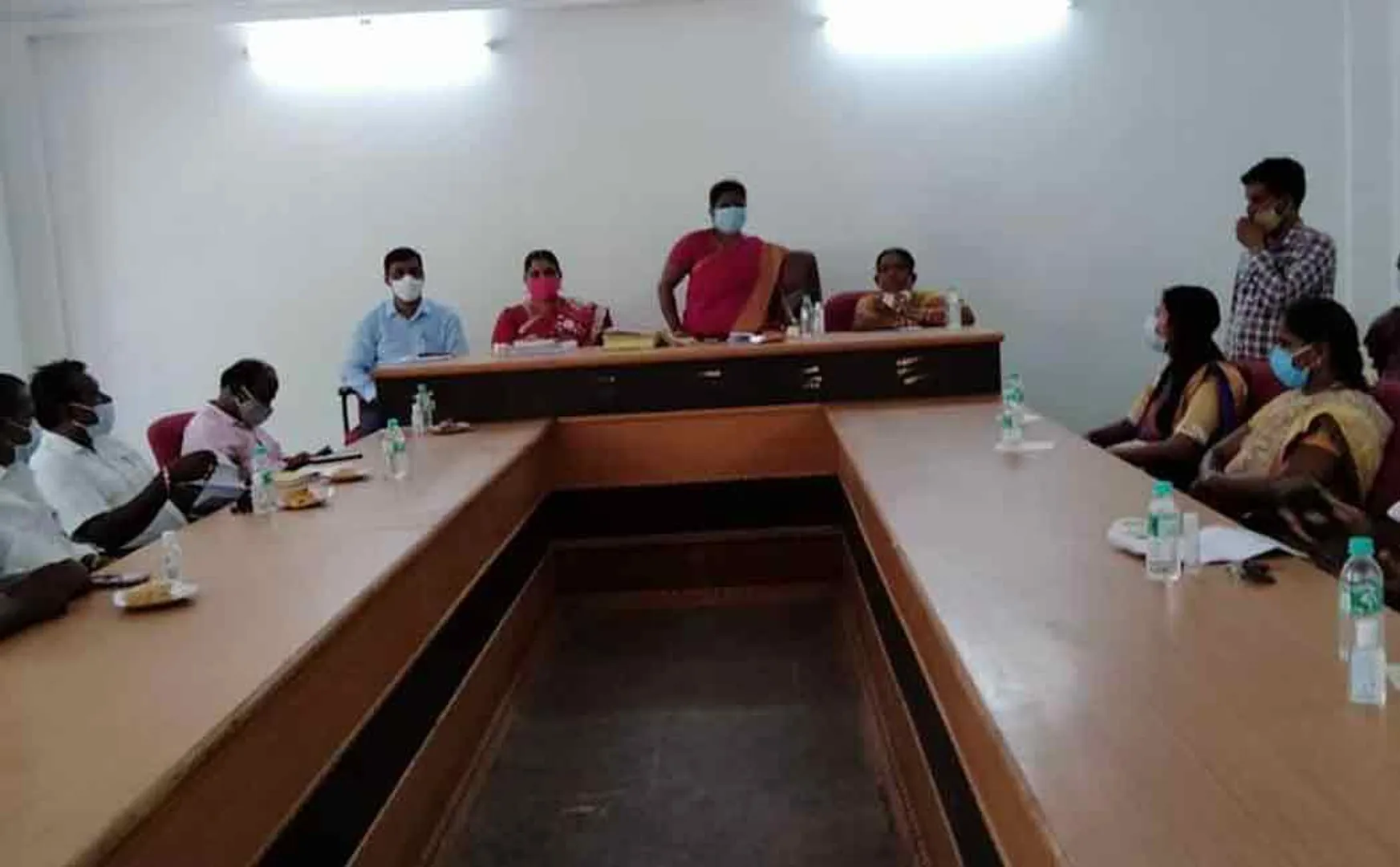 Excitement as PMK support councilor sits in DMK row ..!