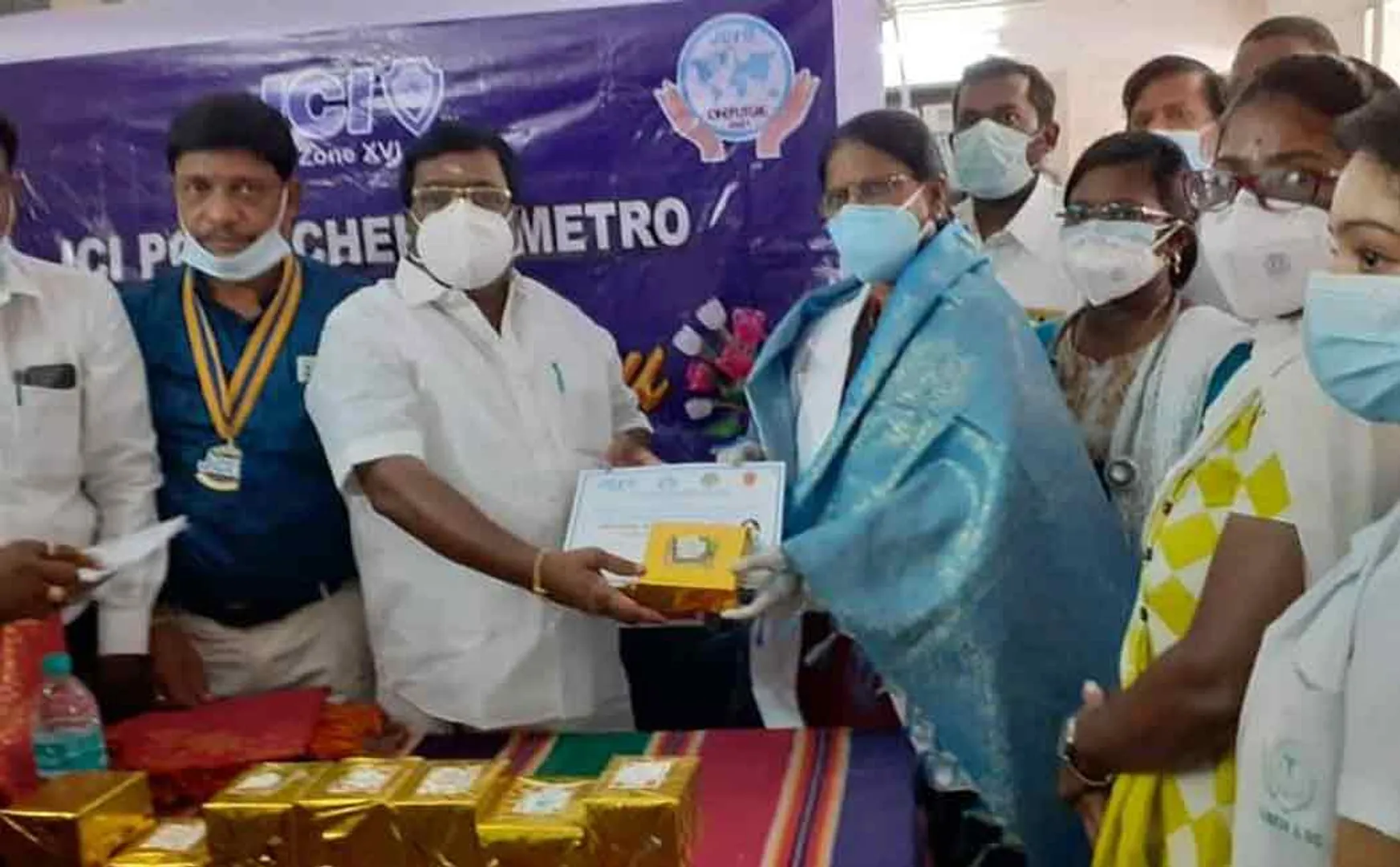 The Chief Minister of Pondicherry should announce as announced by the Chief Minister of Tamil Nadu 