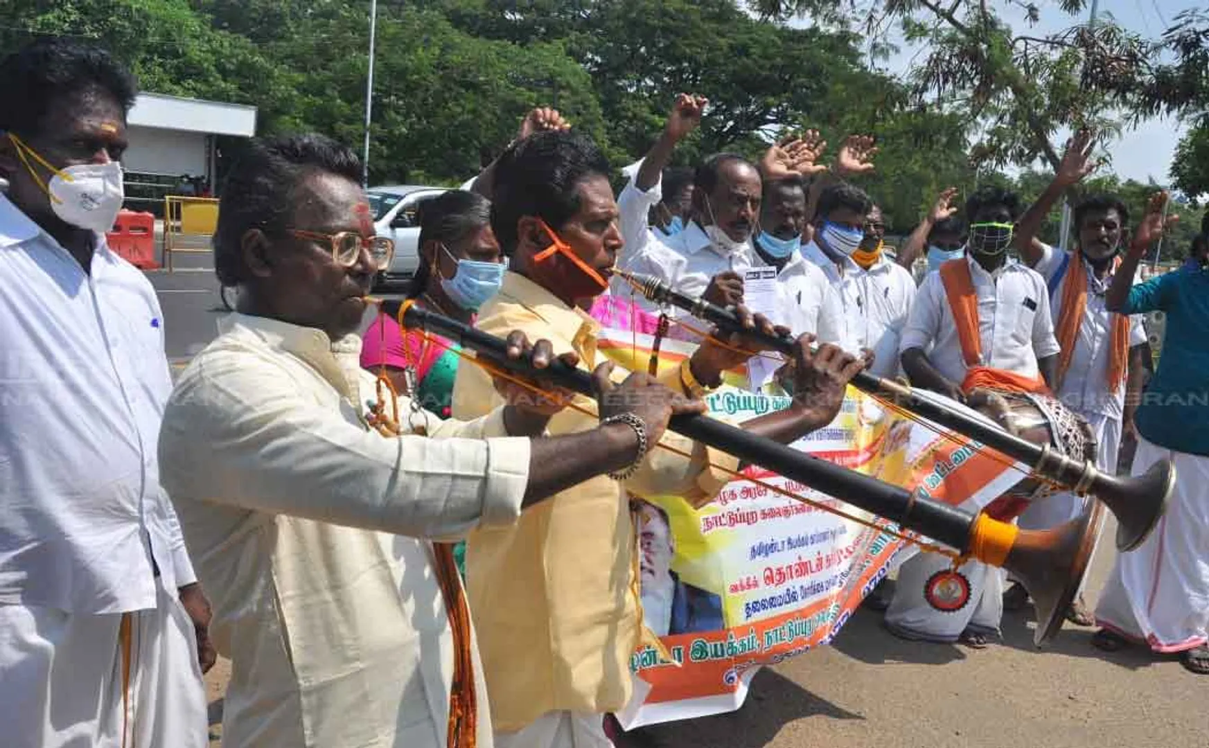 Artists who came to the General Secretariat with musical instruments