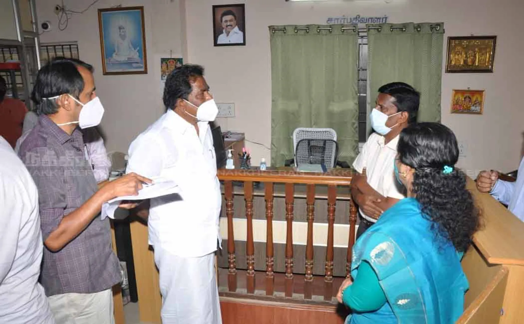 Minister Murthy, who conducted a surprise inspection at the Saidapet Registrar's Office 