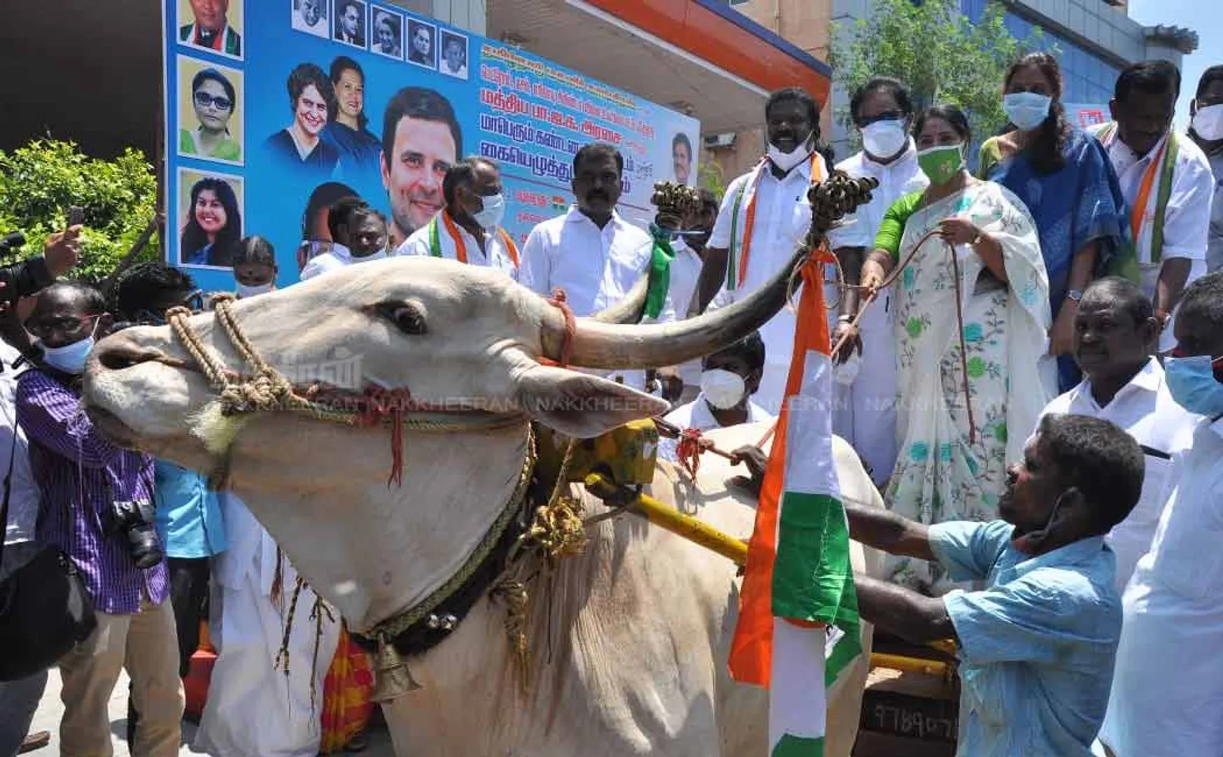 Tamil Nadu Mahila Congress protests against demand to reduce petrol diesel price hike 