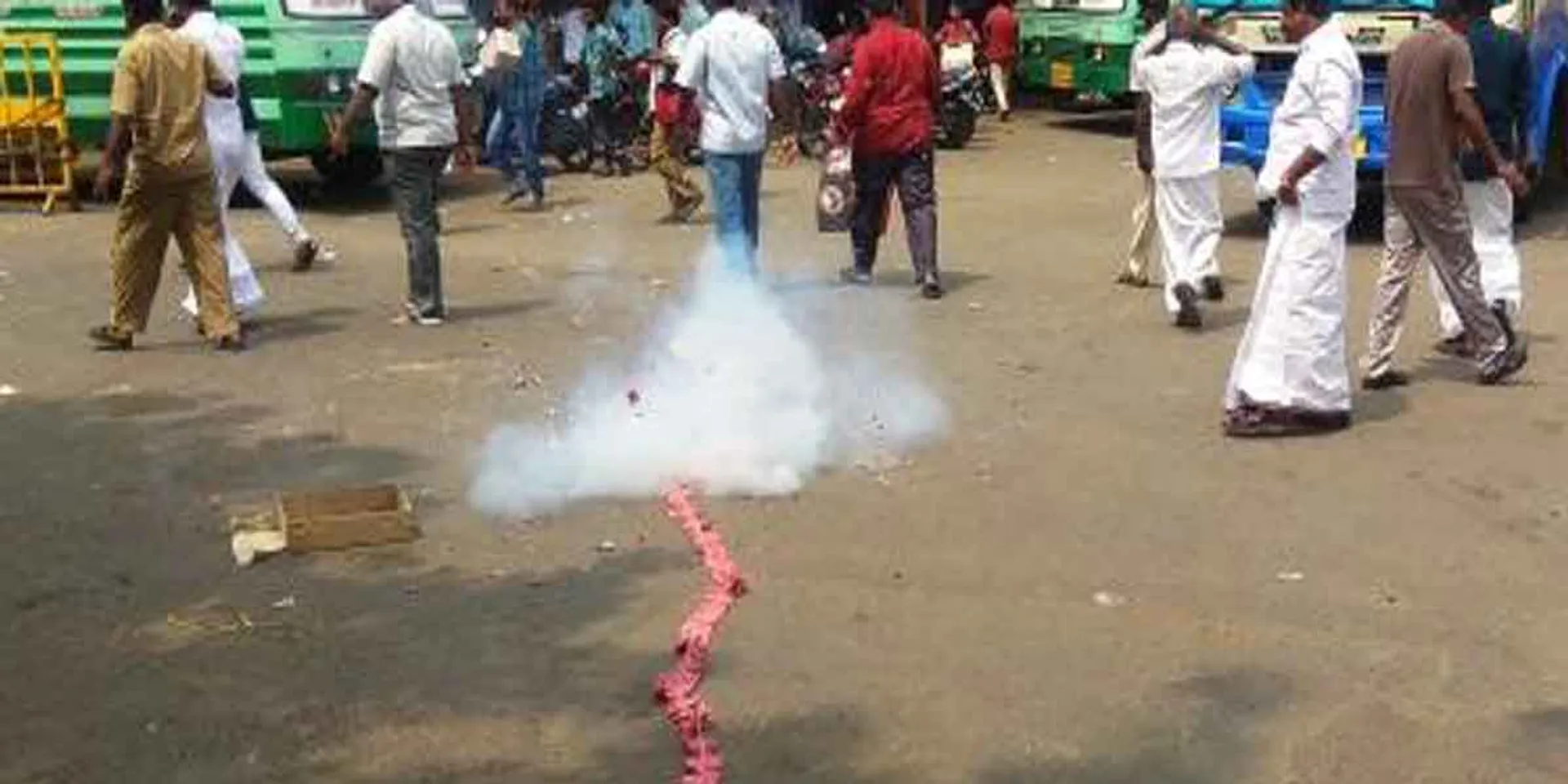 BJP argues with police in Karur!