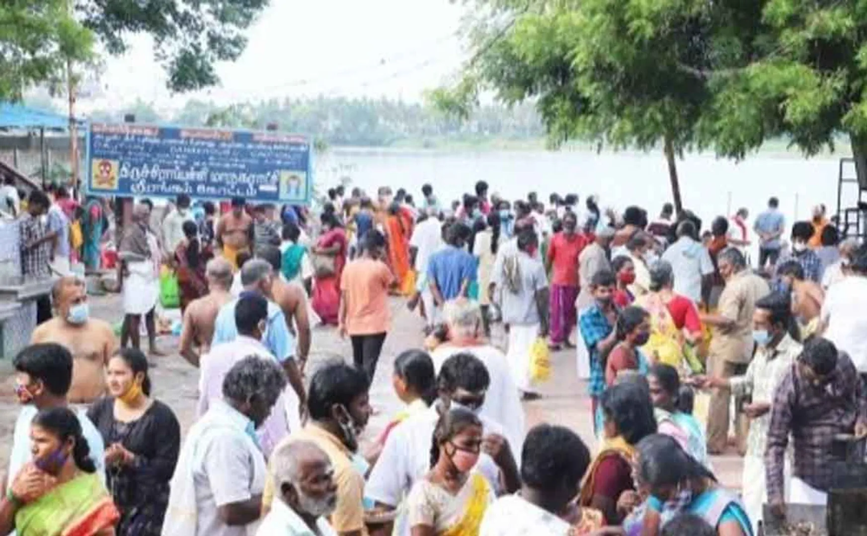 people gathered mother hall, people in panic