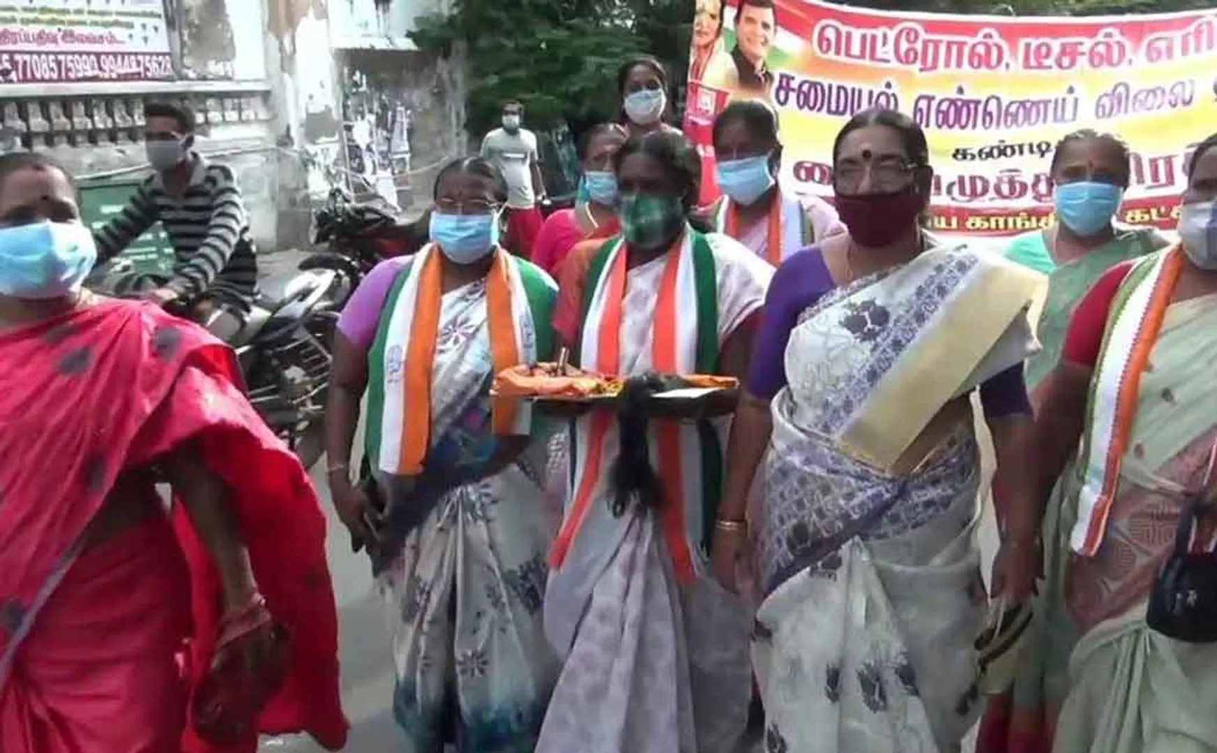 Women's organization sends saree, bracelet, flower to the Prime Minister