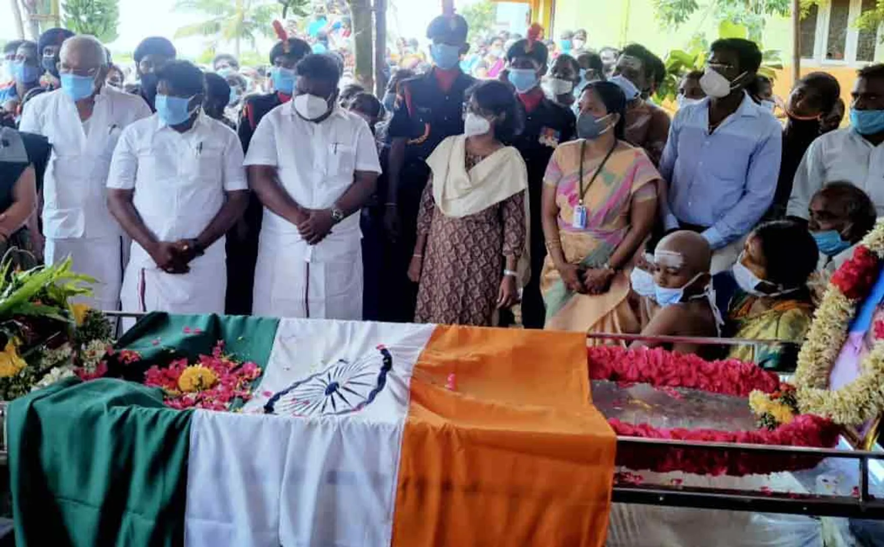 Army soldier passes away  Minister and Collector who paid tribute in person ..!