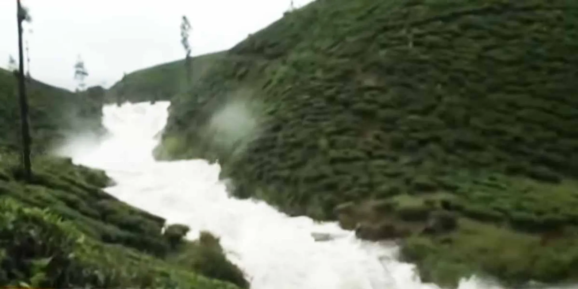  Floods in Valparai .... Chance of rain in 10 districts!